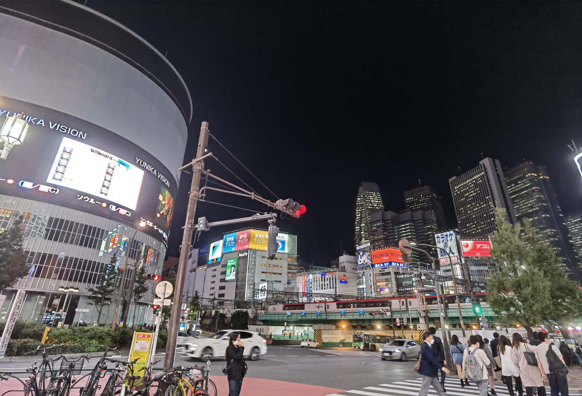 今天的東京歌舞伎町~ 東京最繁華的街區,很喜歡這邊的擁擠都市和霓虹