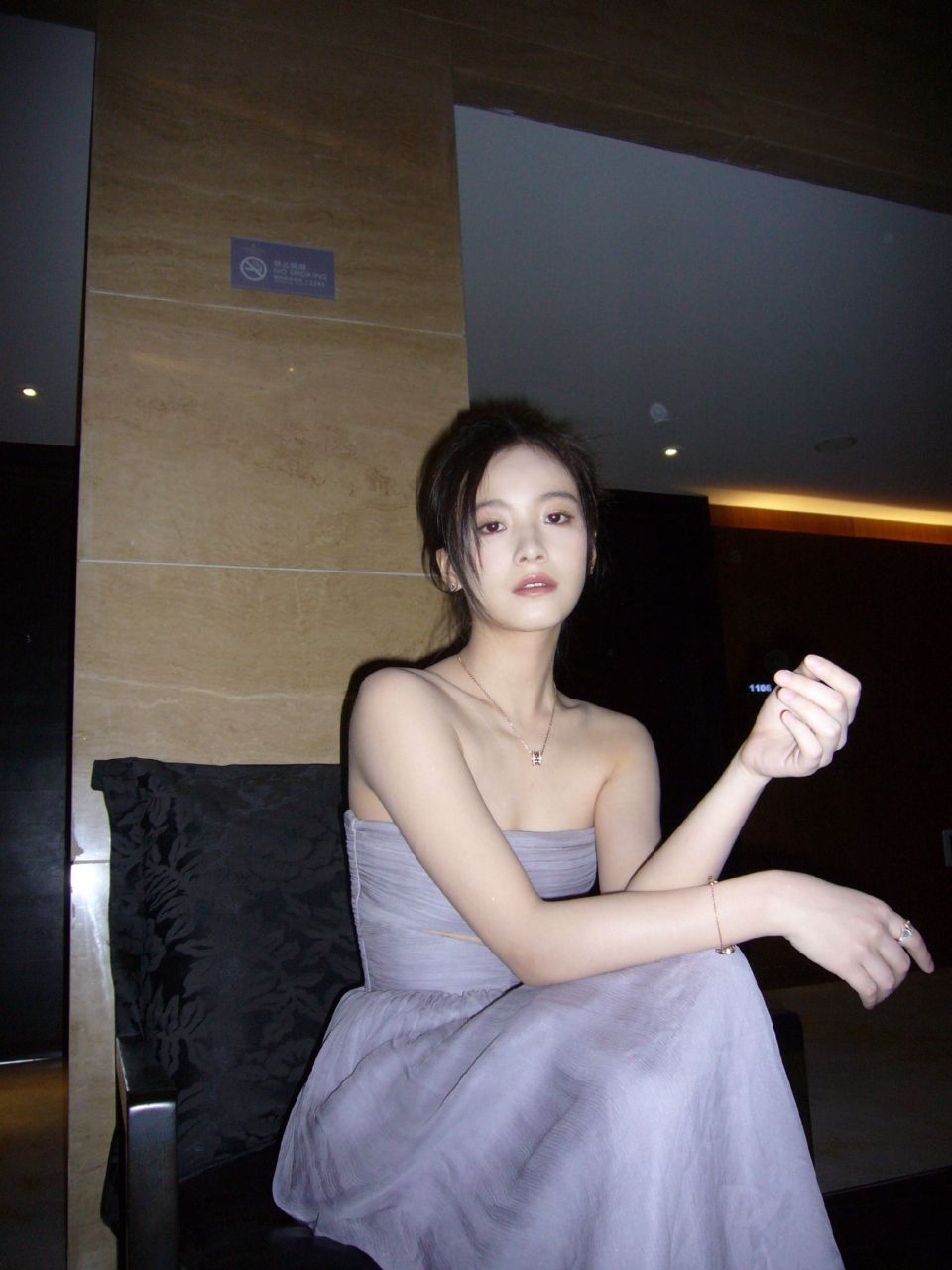 李庚希  抹胸连衣裙  高跟凉鞋