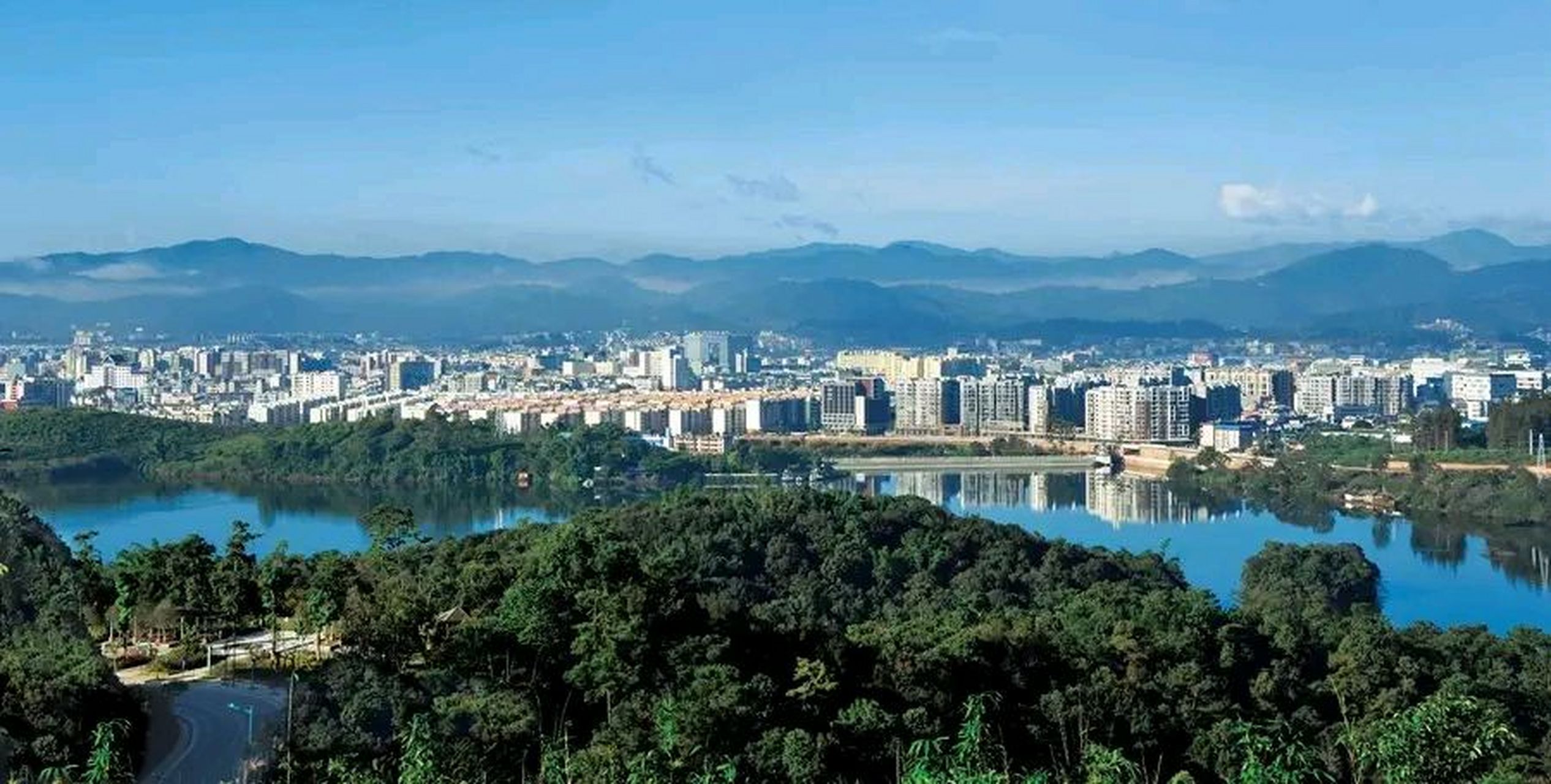 普洱市,云南省辖地级市,位于云南省西南部  普洱市面积约4.