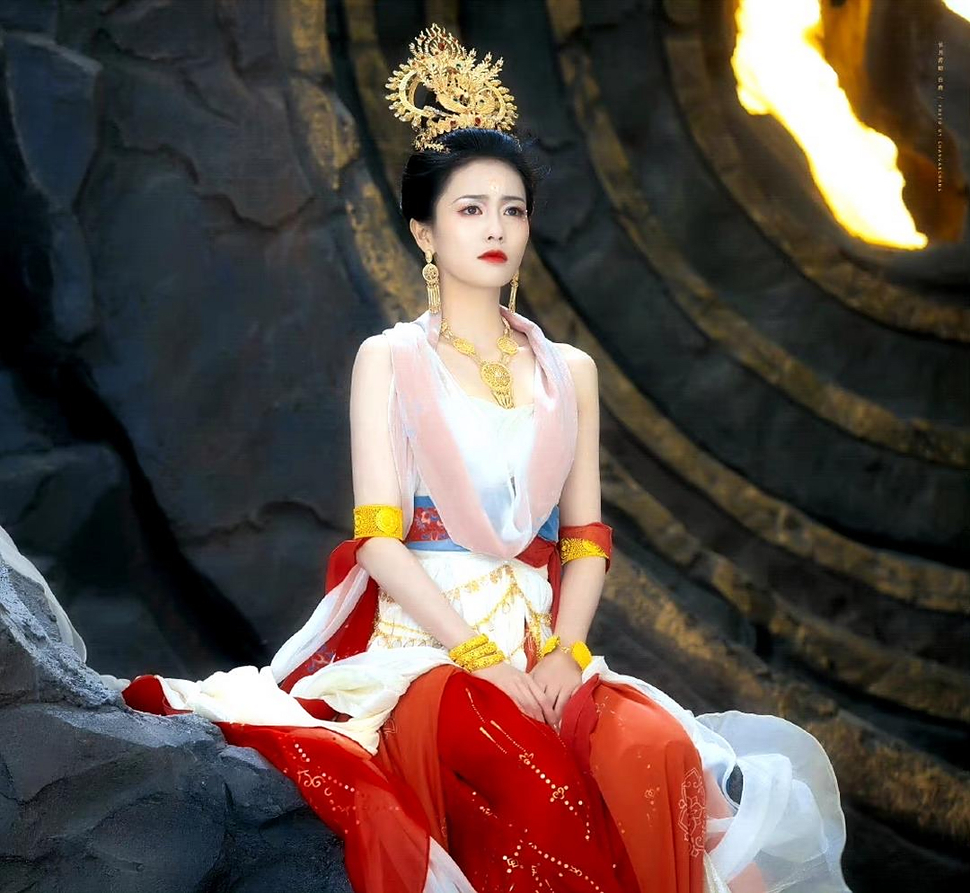 电视剧长月烬明# 变成神女后的黎苏苏,风格好像初凰和稷泽的结合!