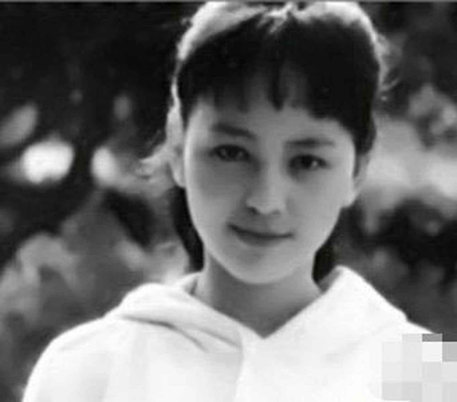 王琳年轻时留着刘海,有刘海的她看起来更漂亮