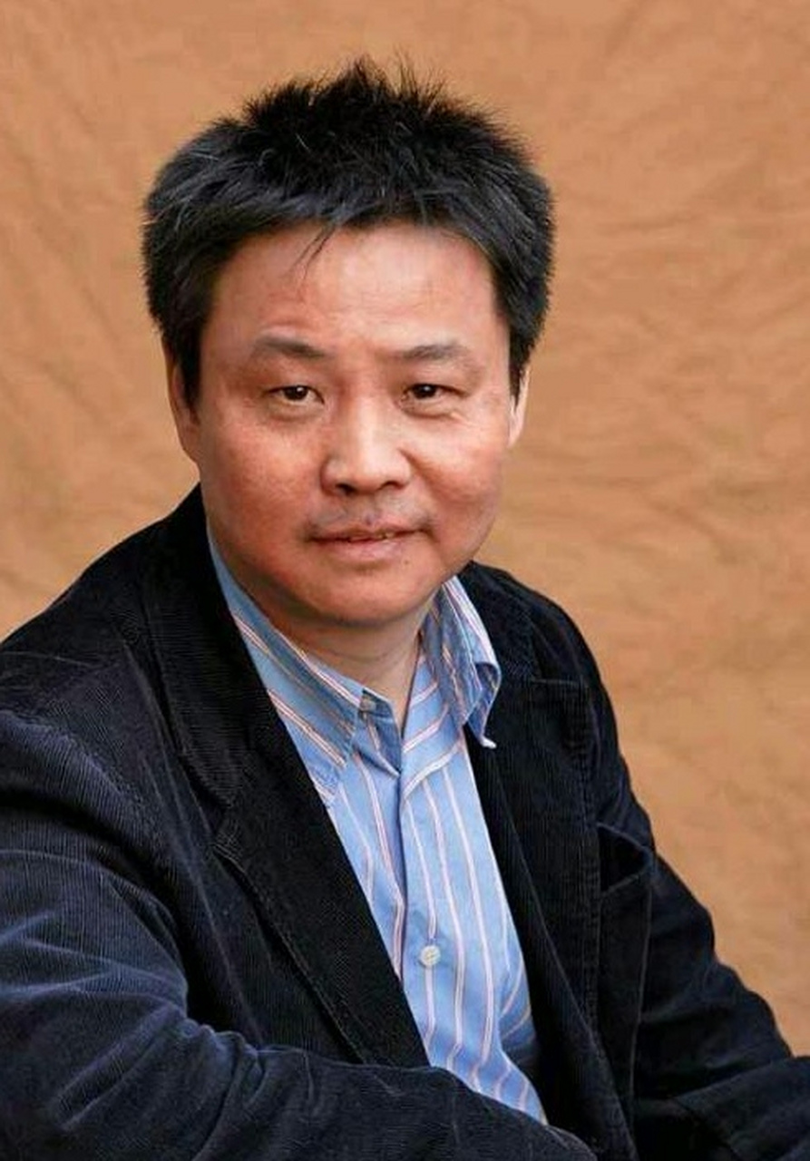 余华在《在细雨中呼喊》里有这样一段话:"我不再装模作样地拥有很多