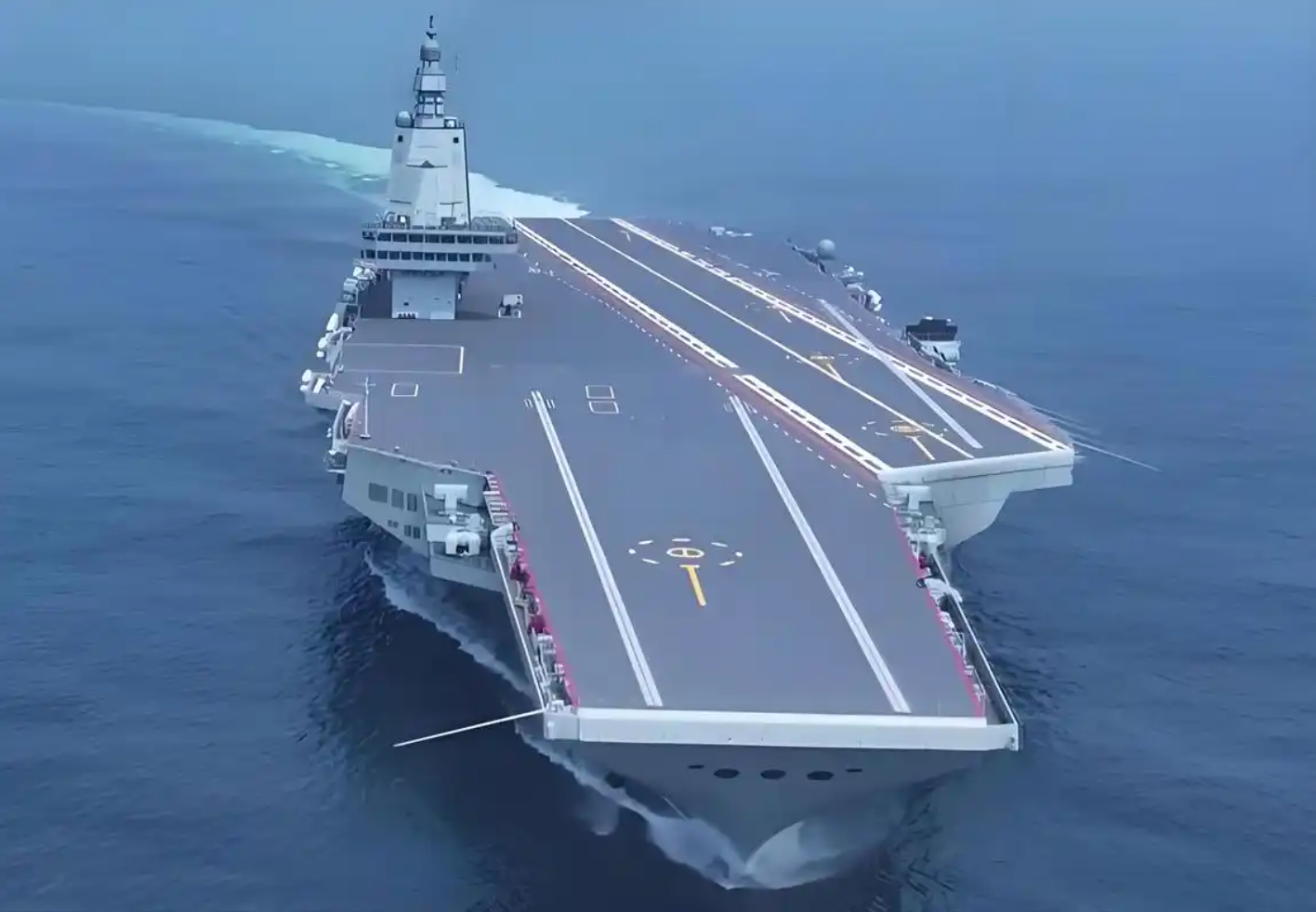 005航母:10万吨核动力,2025年下水?美媒:或有颠覆性技术加持