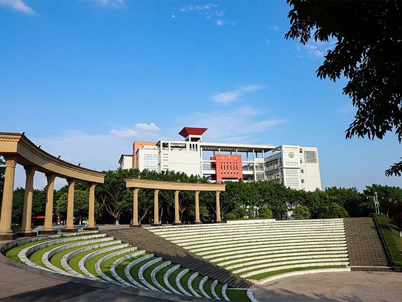 —享有新中国法学教育的"西南联大"的美誉