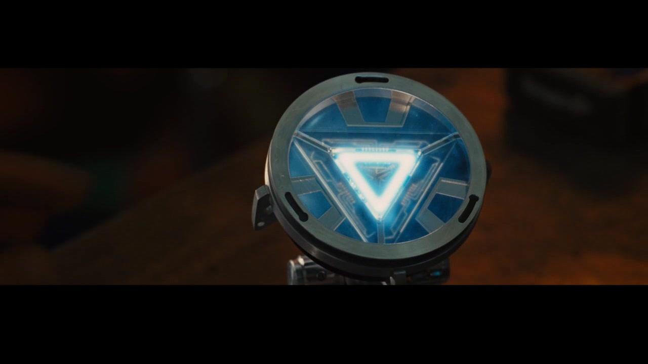 钢铁侠的方舟反应堆,为什么一定要放在胸前呢?