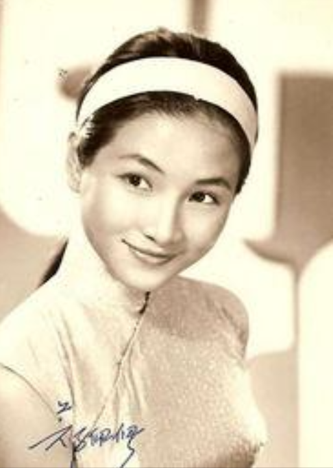 武侠影后郑佩佩悄然离世,江湖再无"金燕子",留下满屏怀念泪水