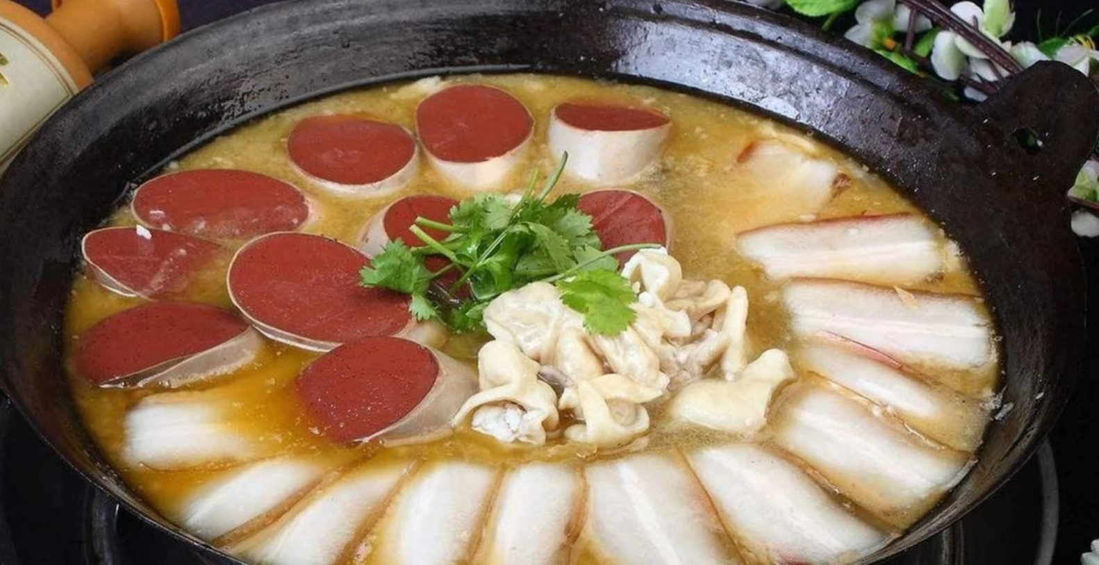 满族十大美食:从宫廷御膳到民间烟火,每一口都是历史的味道!