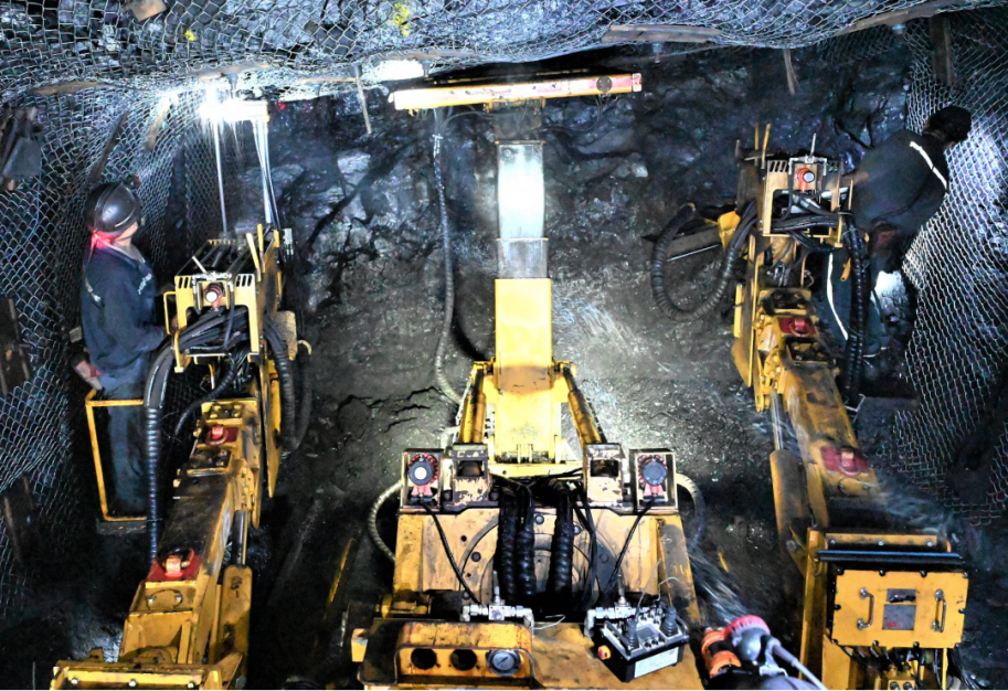 矿用led机车灯与矿用急停按钮在掘锚护一体机的应用