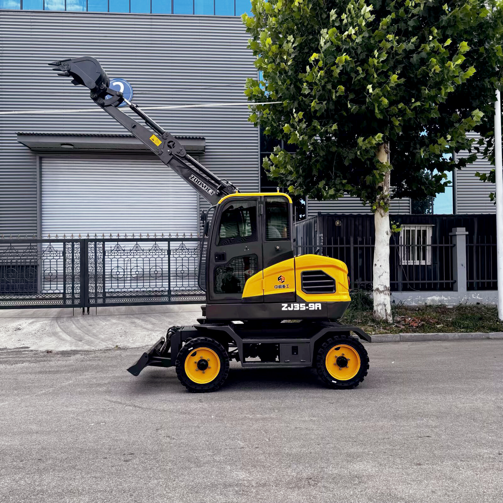 小型35轮式挖掘机农用挖掘机适合小空间作业