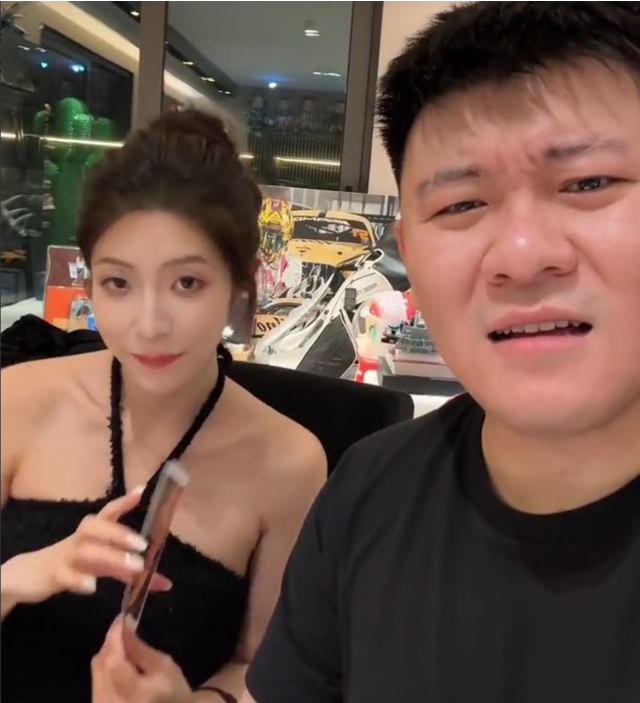 网红韩景枫官宣女友李谣怀孕,来往半年已三个月,前任评论区沦陷