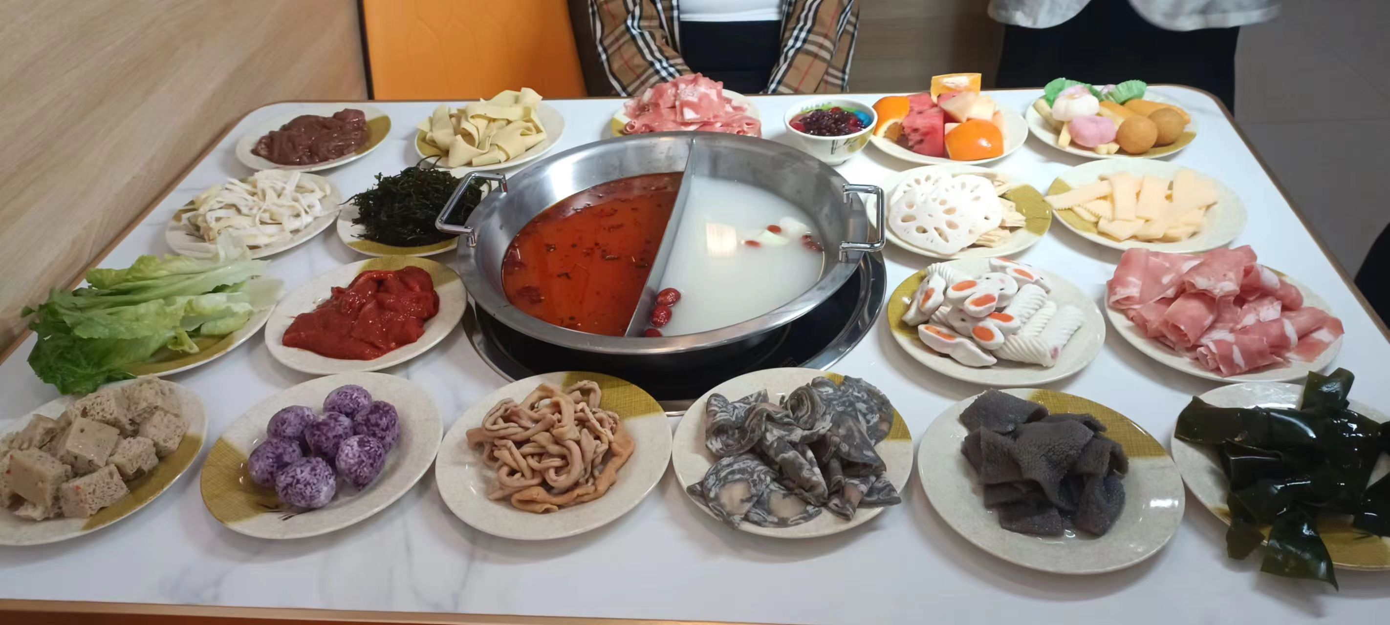 淮阳荣璟自助火锅店:美女的开店方式与众不同