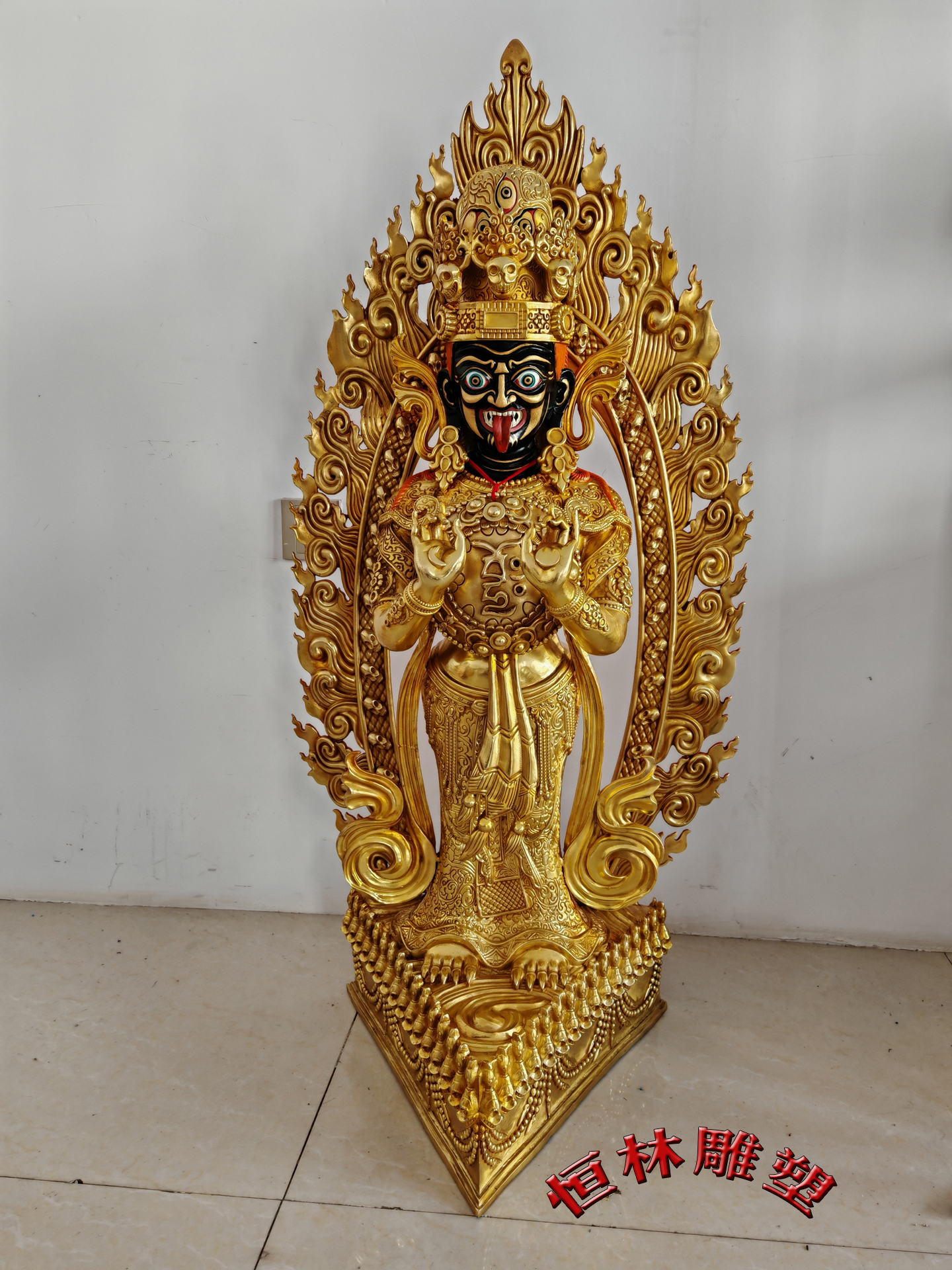 被供奉在色拉寺的属寺扎基寺中,是藏地著名的女财神与护法神