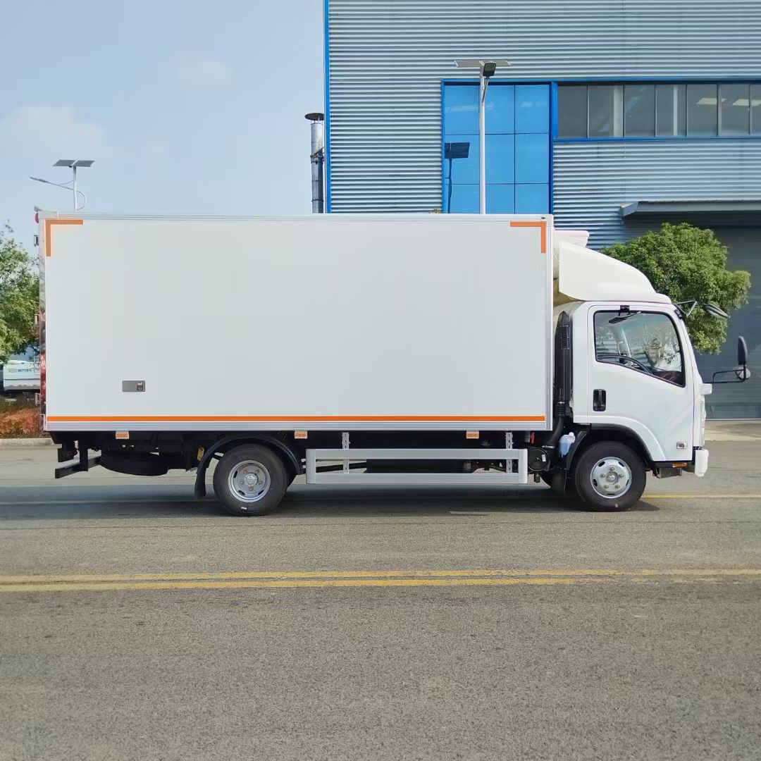 出口五十铃6吨8吨kv600冷藏车,箱长5米