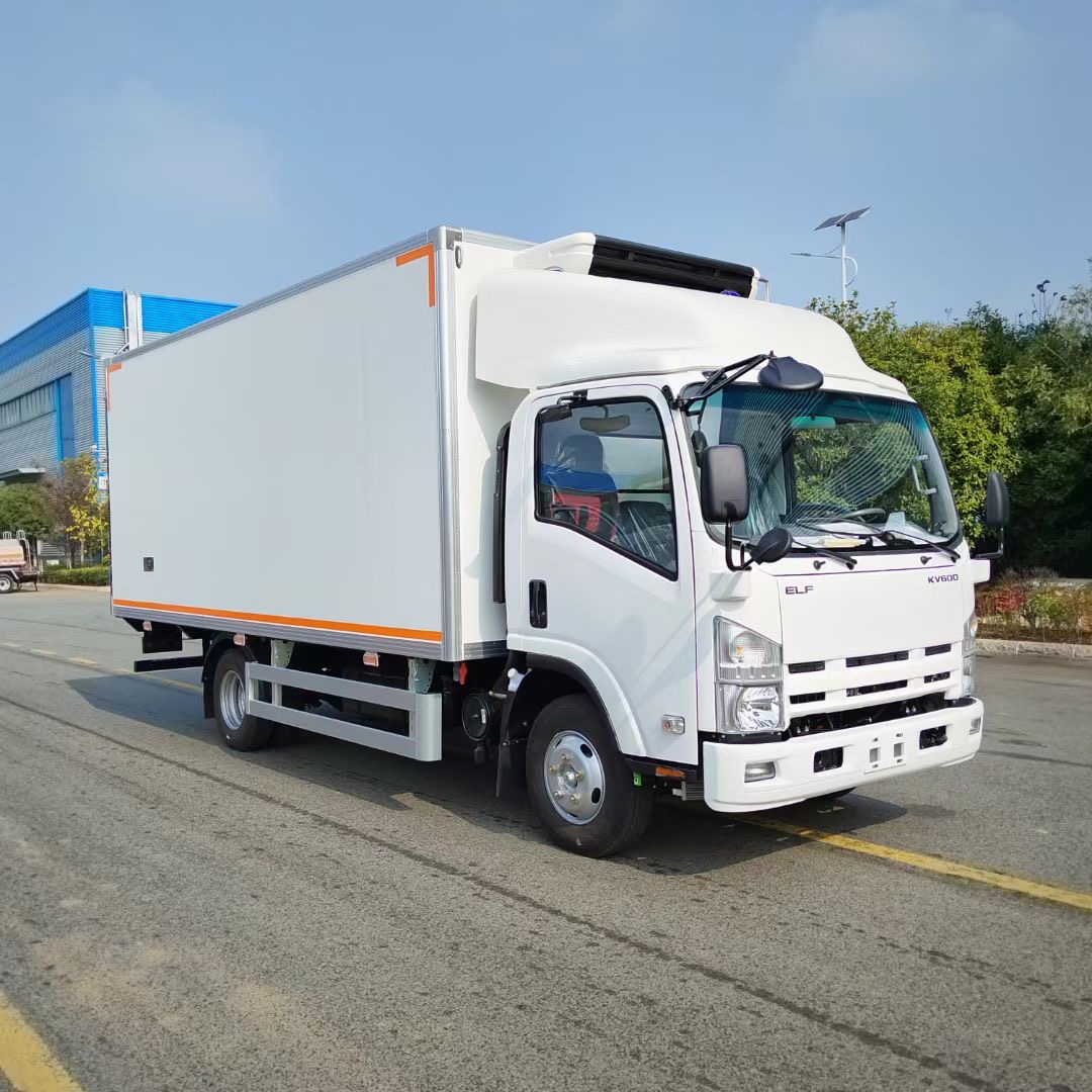 出口五十铃6吨8吨kv600冷藏车,箱长5米