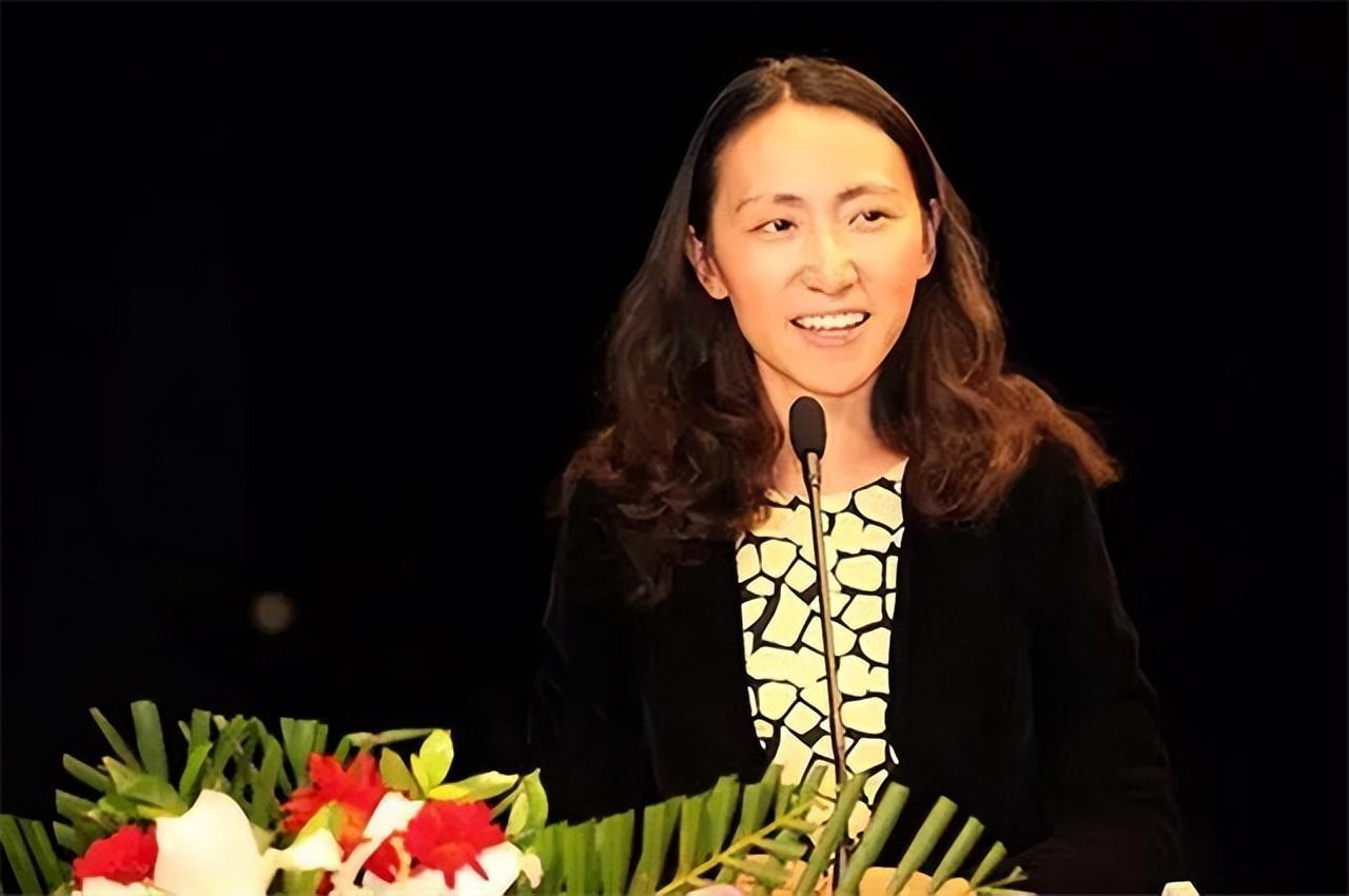 "清华才女"李一诺27岁博士毕业,4年生了3孩,替世界首富花钱