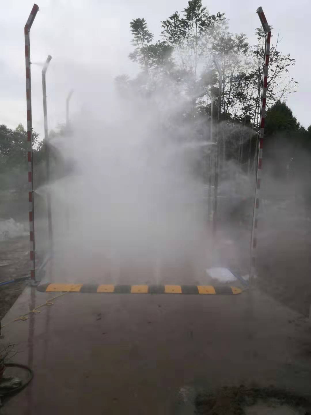 立柱式车辆喷雾消毒通道yxc60屠宰场全自动汽车喷淋消毒系统上门定制