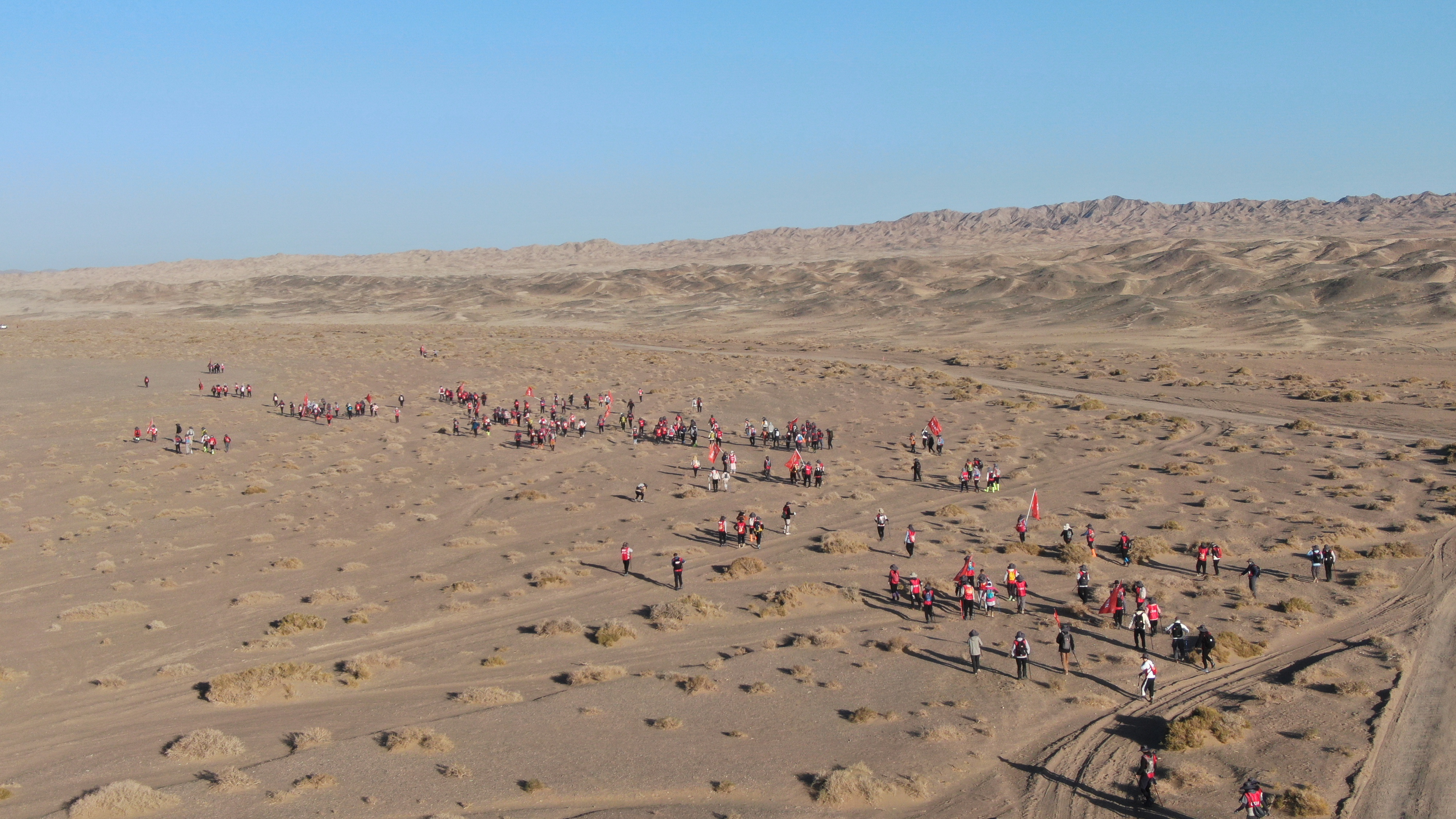 敦煌戈壁徒步,感受生命的沃土