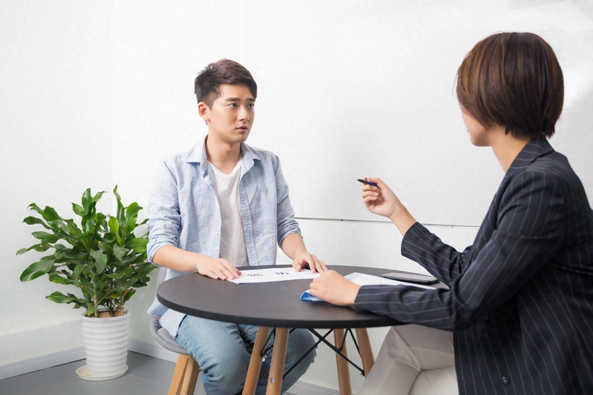 为何国企只招聘应届生?在央企工作了十多年,我想说真相你想不到