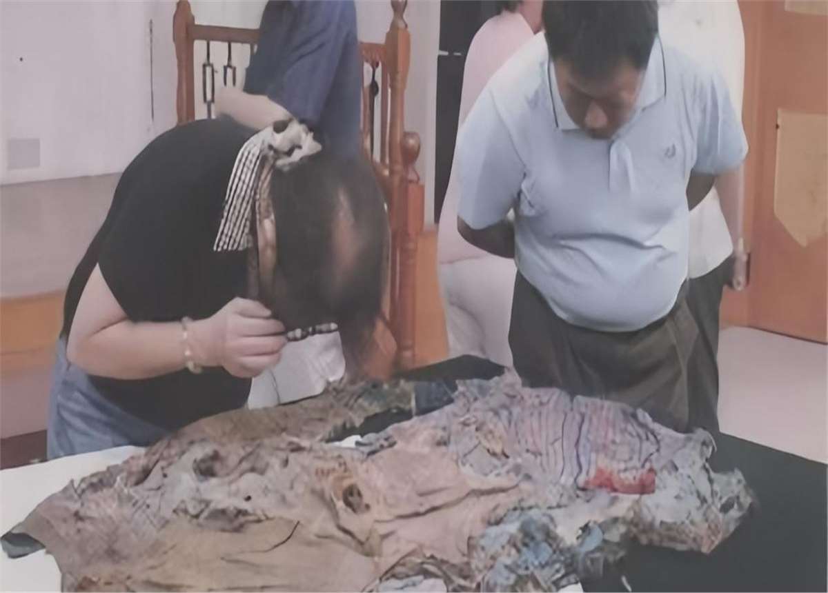 1980年光绪墓开棺老照片:尸体脸朝下左腿断裂,毛发检测竟藏砒霜