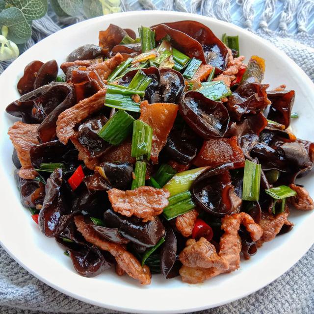 剖析木耳炒肉的营养构成