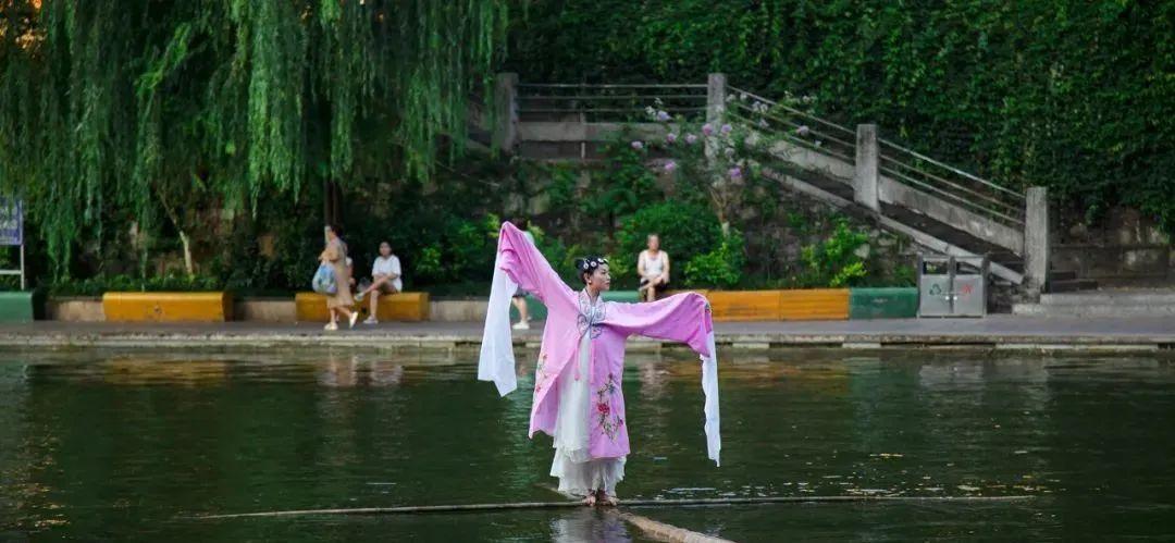 杨柳:用18年舞动"水上漂"传奇,传承非遗之光