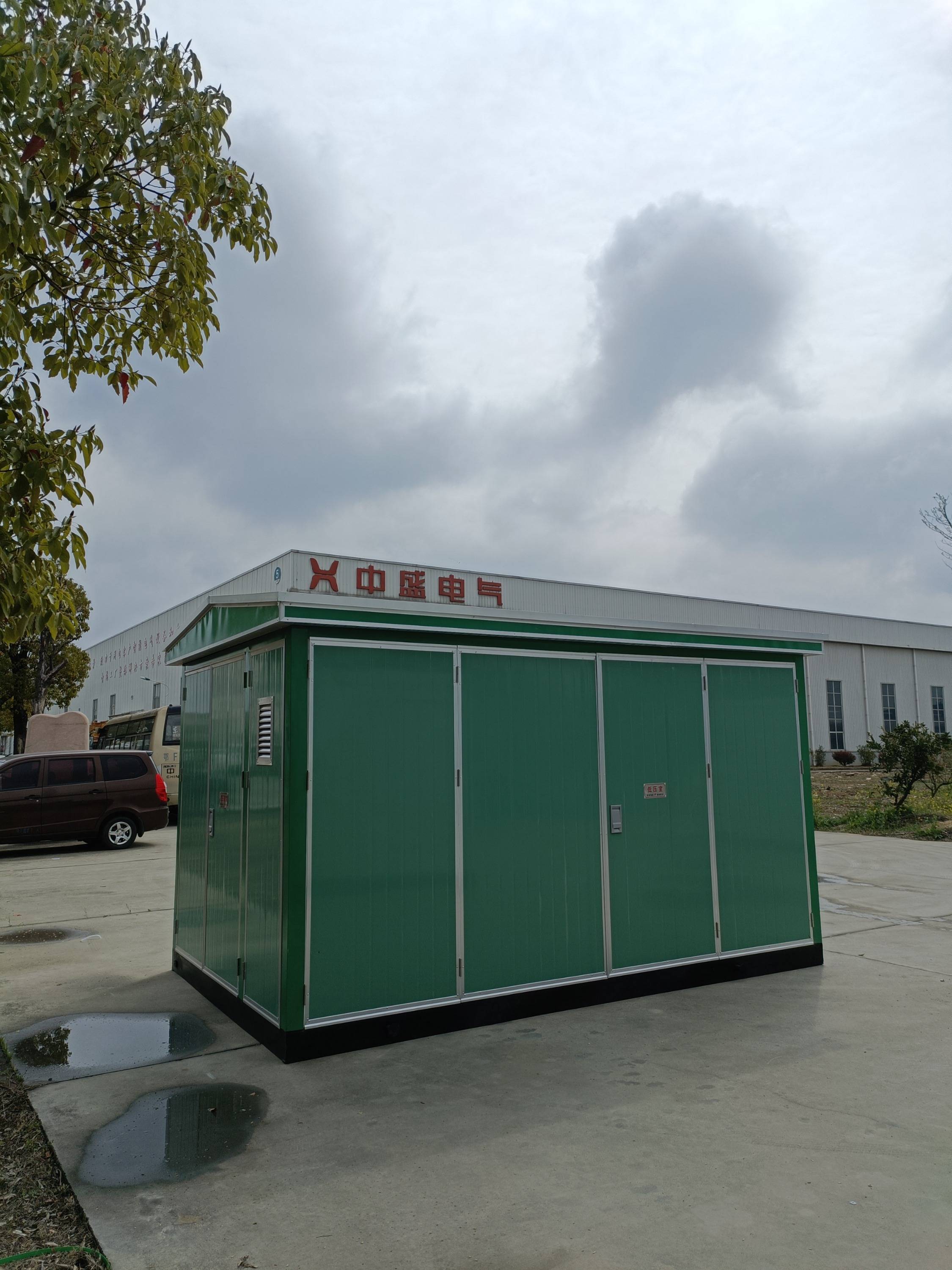 华式箱变设计巧妙,将变压器,开关等设备集成一体,箱变箱式变电站