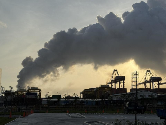 台湾高雄电池厂爆炸事故纪实:15人受伤,有毒气体引市民恐慌