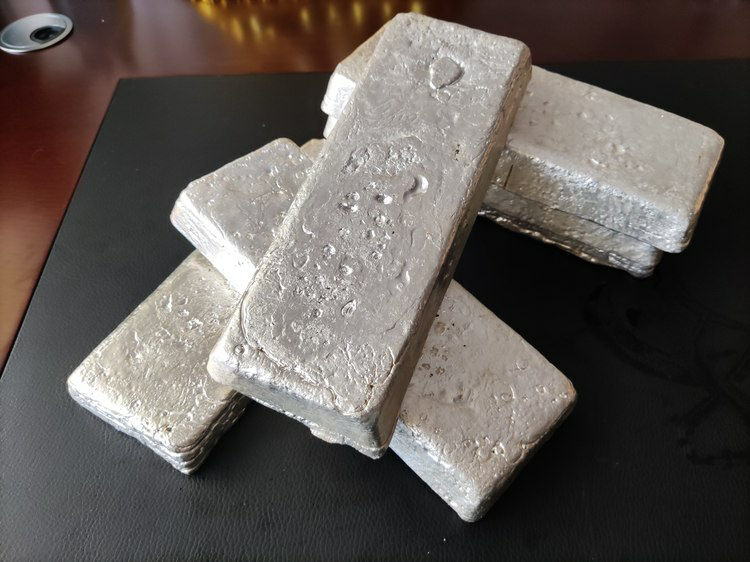 明明连年供需缺口,为何始终涨不过黄金?示意图 明明连年供需缺口,为何始终涨不过黄金?示意图