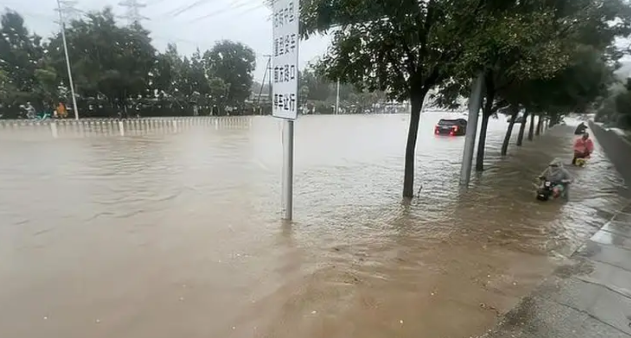 北京海淀,石景山发布暴雨橙色预警