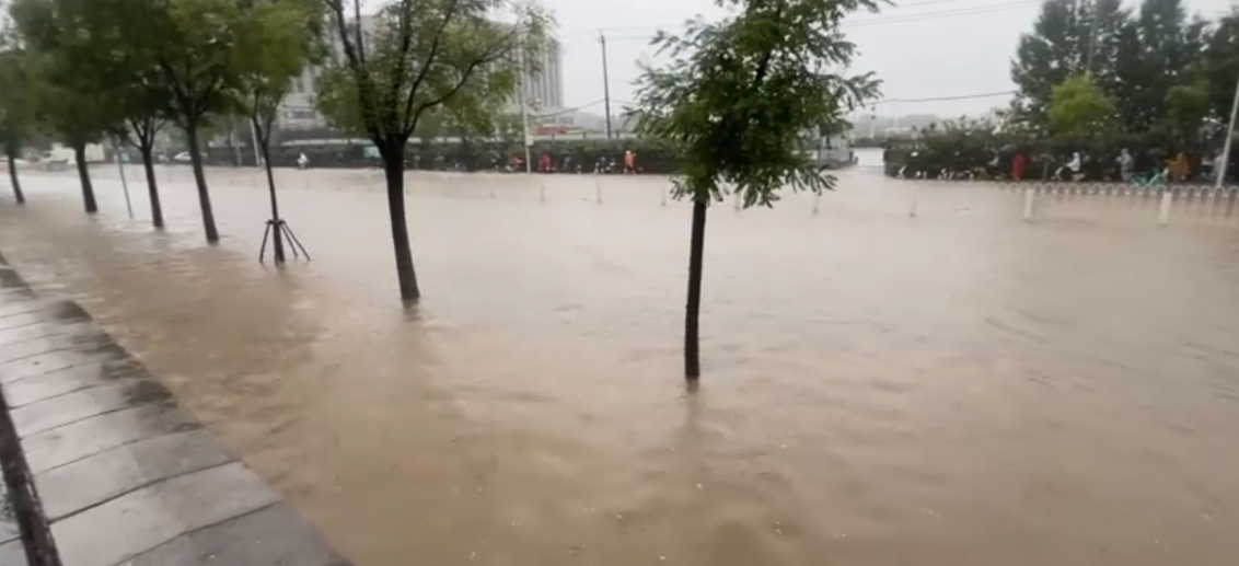 北京海淀,石景山发布暴雨橙色预警
