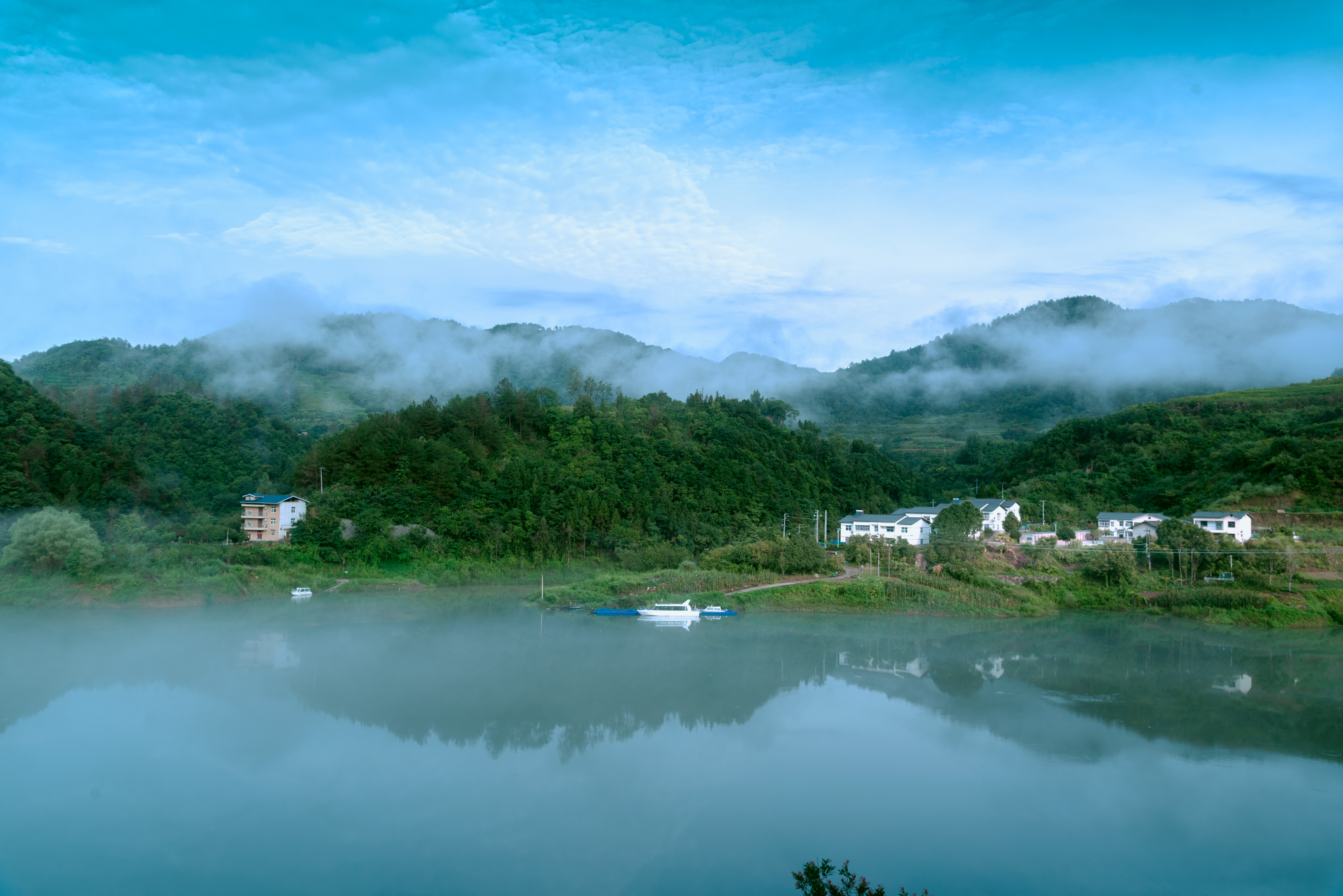 湖北十堰:方滩堵河 青山碧水梦幻美