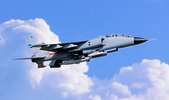 突破音障!中国歼轰-7a"新飞豹"战机如何定义未来空战?