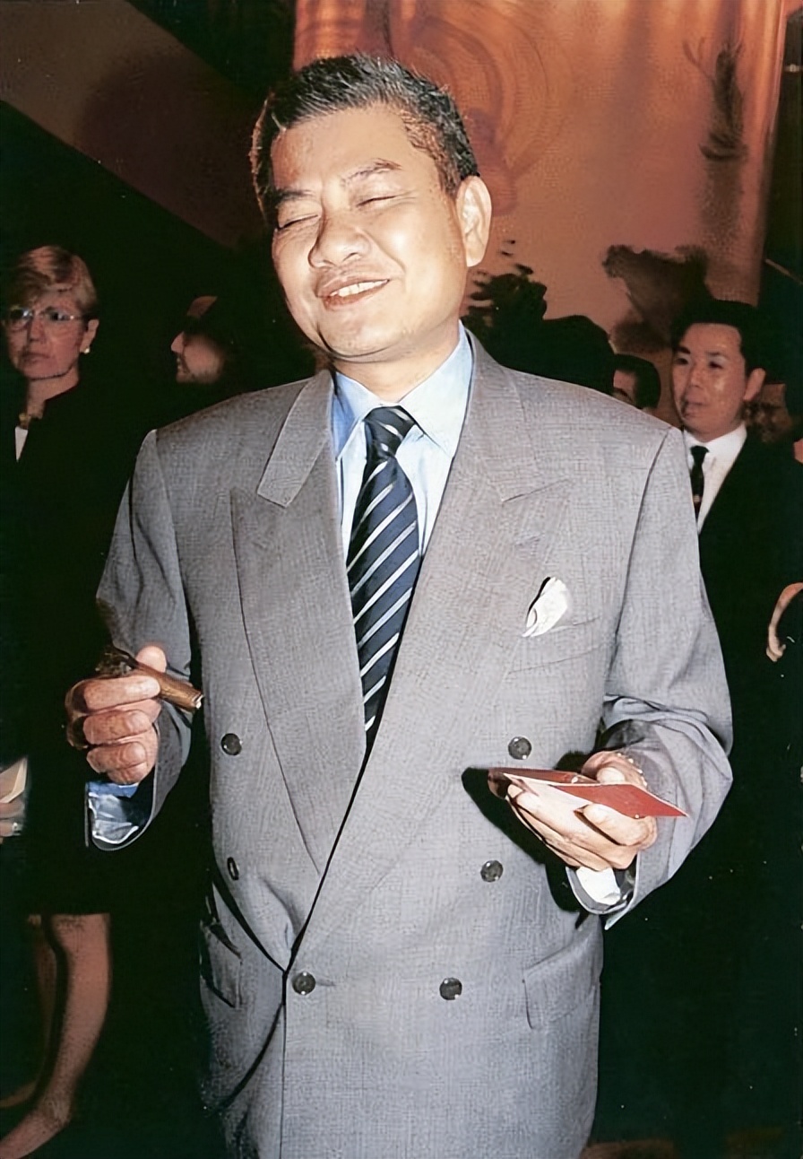2002年,香港一位富豪在陆羽茶室被枪杀,幕后主谋身份让人惊叹