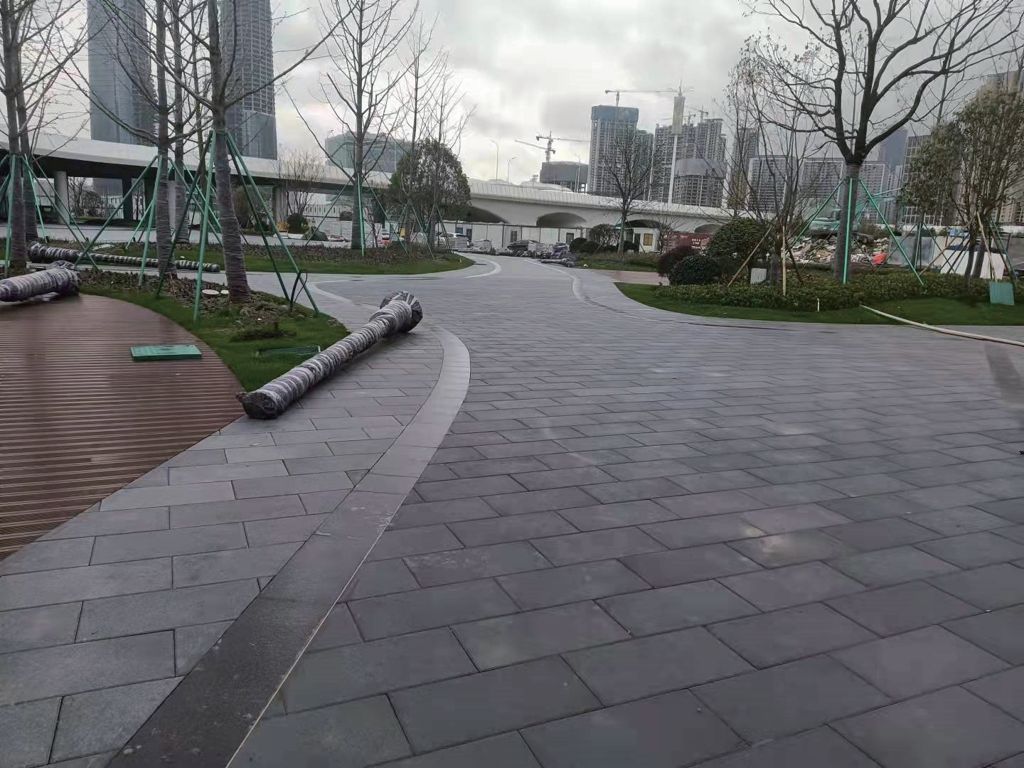 硅砂透水砖:城市建设的理想之选