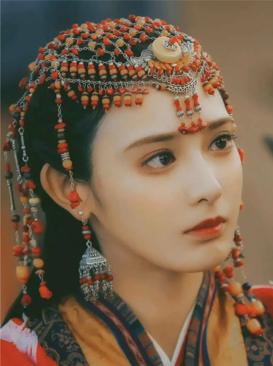 妆造真得太重要了,彭小苒的小枫让人一眼万年,老九门中的造型却让人