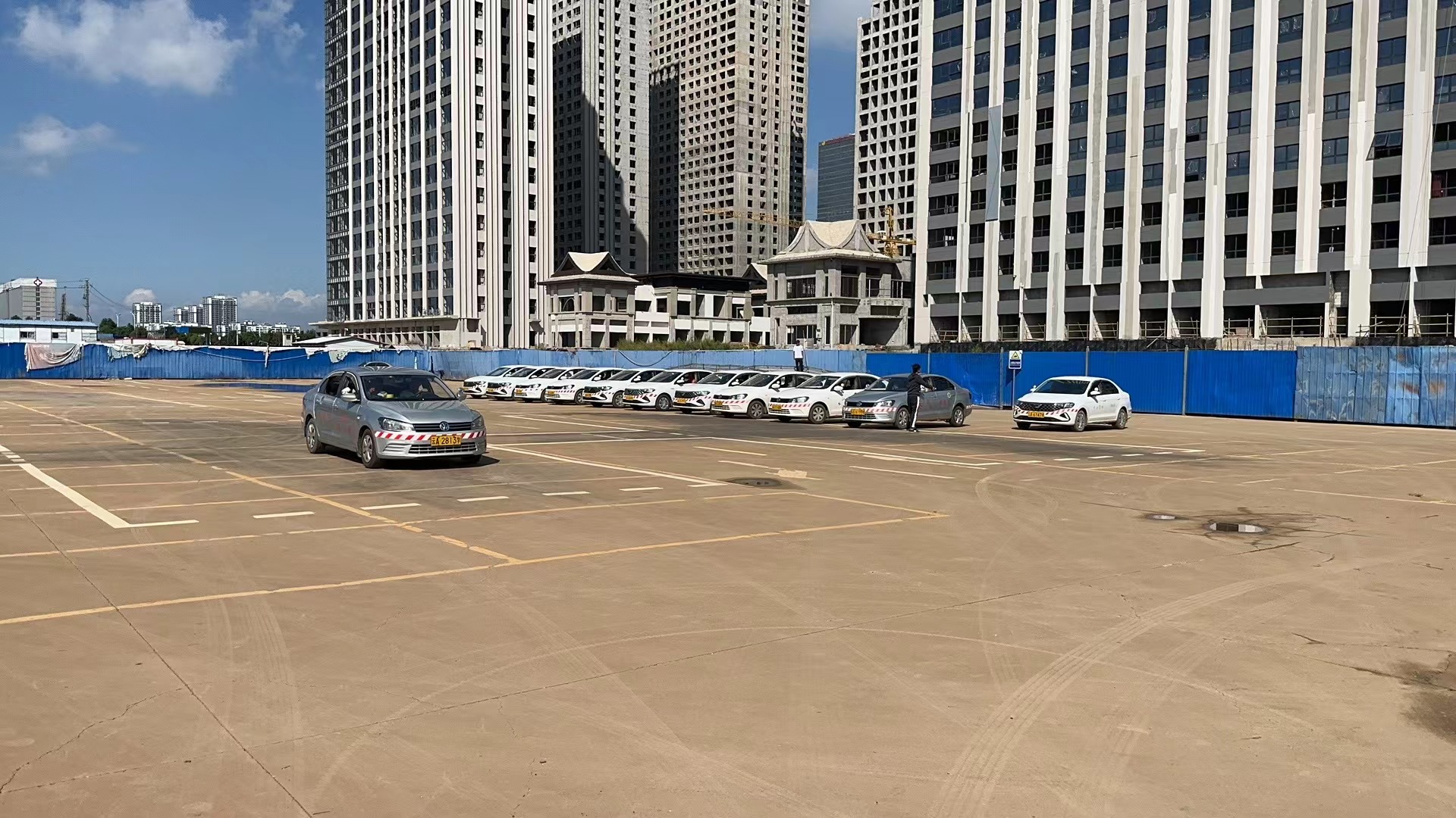 教练与学员一对一教学场景