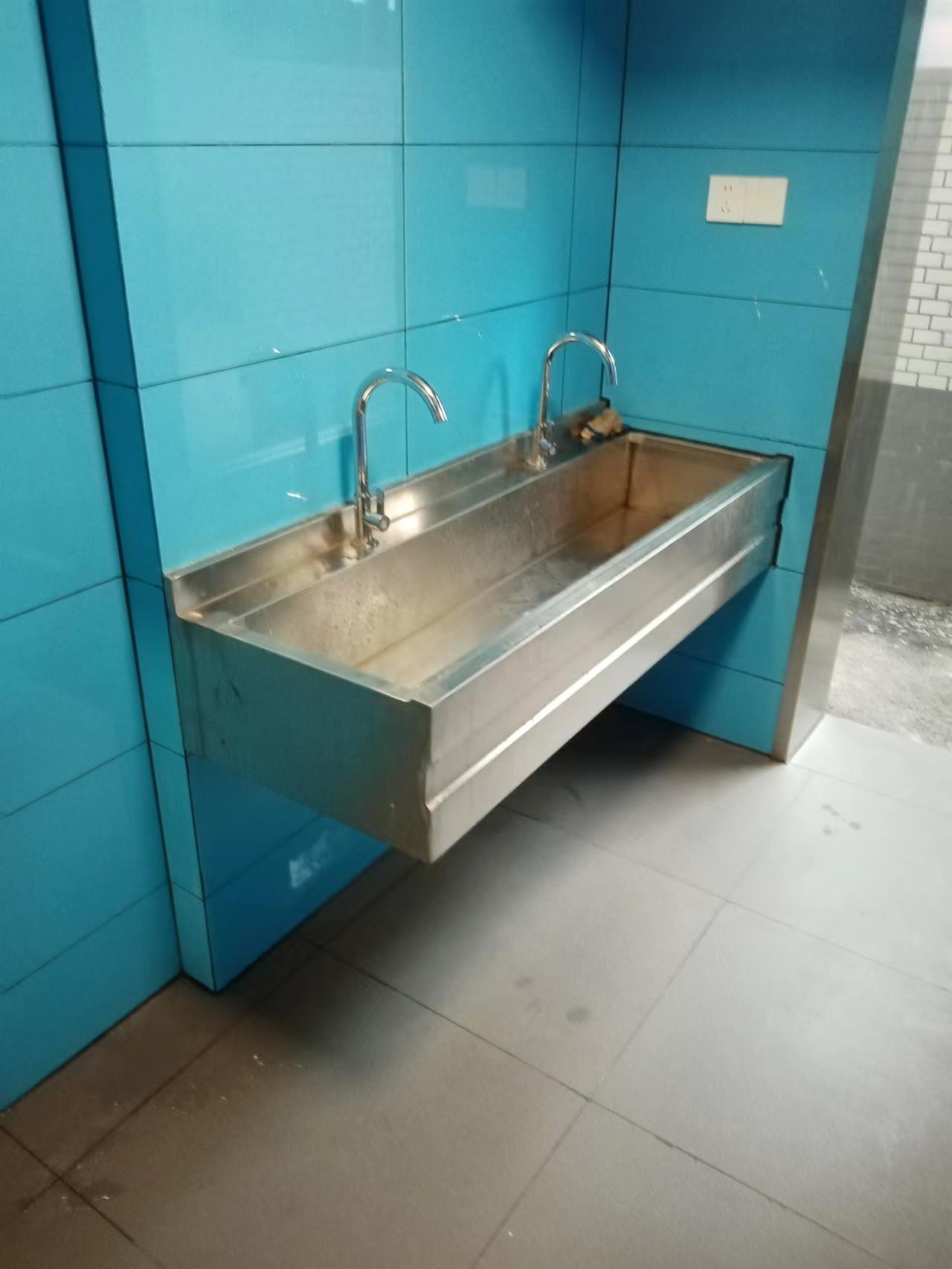 男厕所不锈钢小便槽池_力三