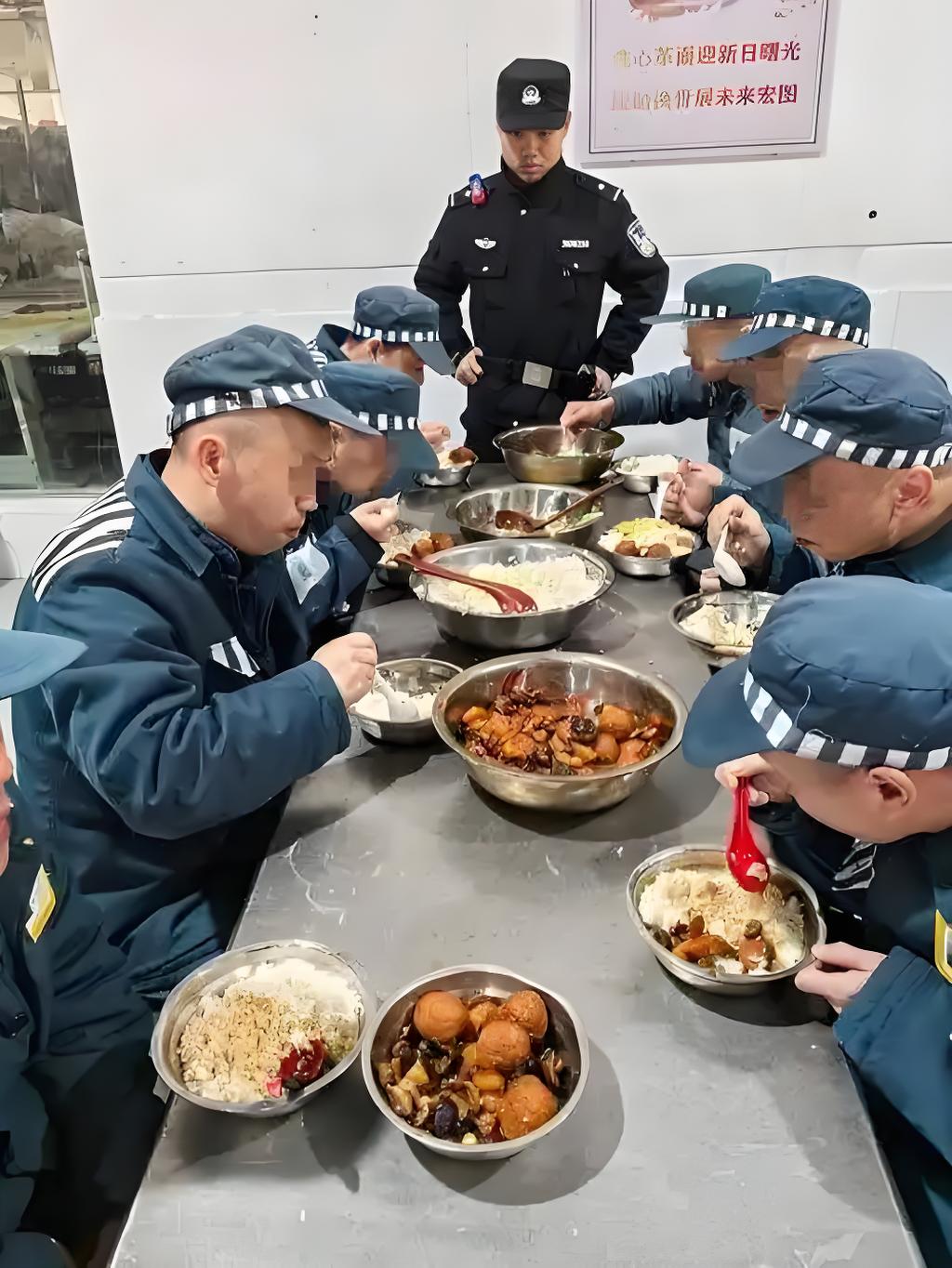 监狱内的大年三十:一顿意想不到的年夜饭!