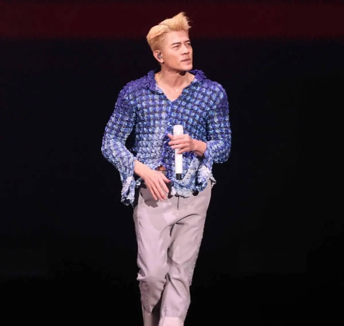 郭富城台北演唱会意外跌落舞台,经纪人发声报平安