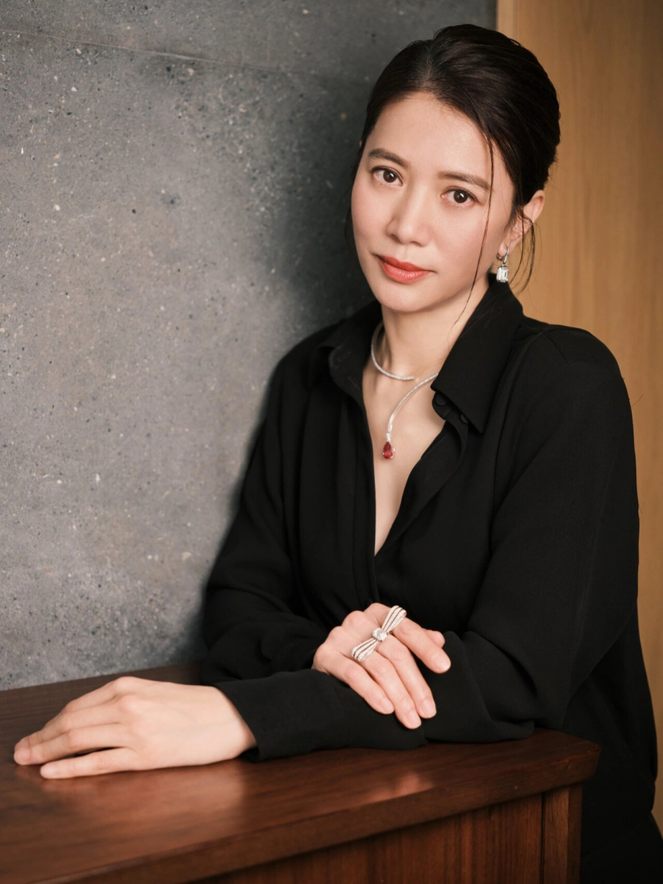 袁咏仪回应经常素颜原因!她真的是人间清醒,人家素颜还这么漂亮