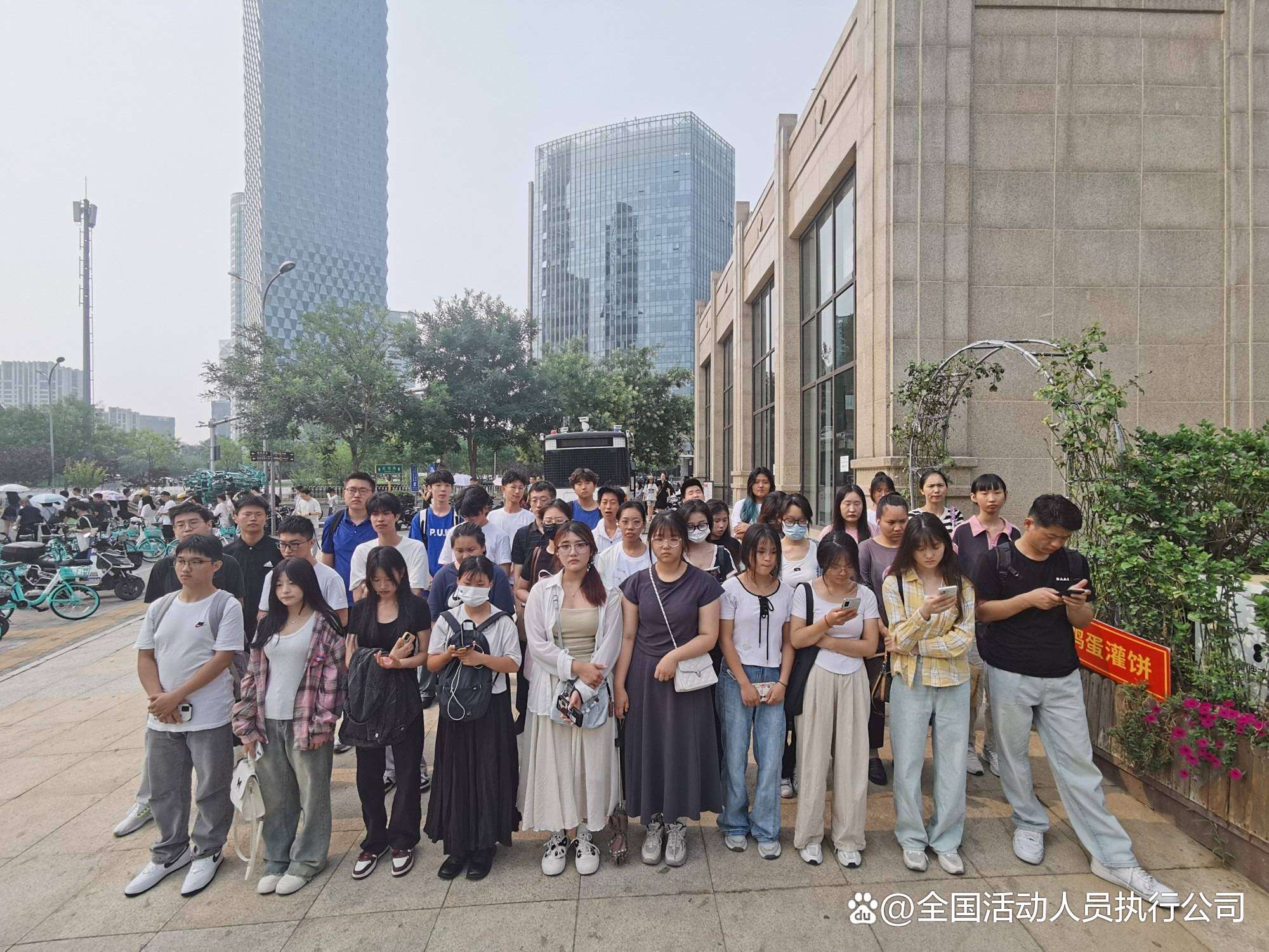 想做兼职群演去哪里找 想做兼职群演去哪里找