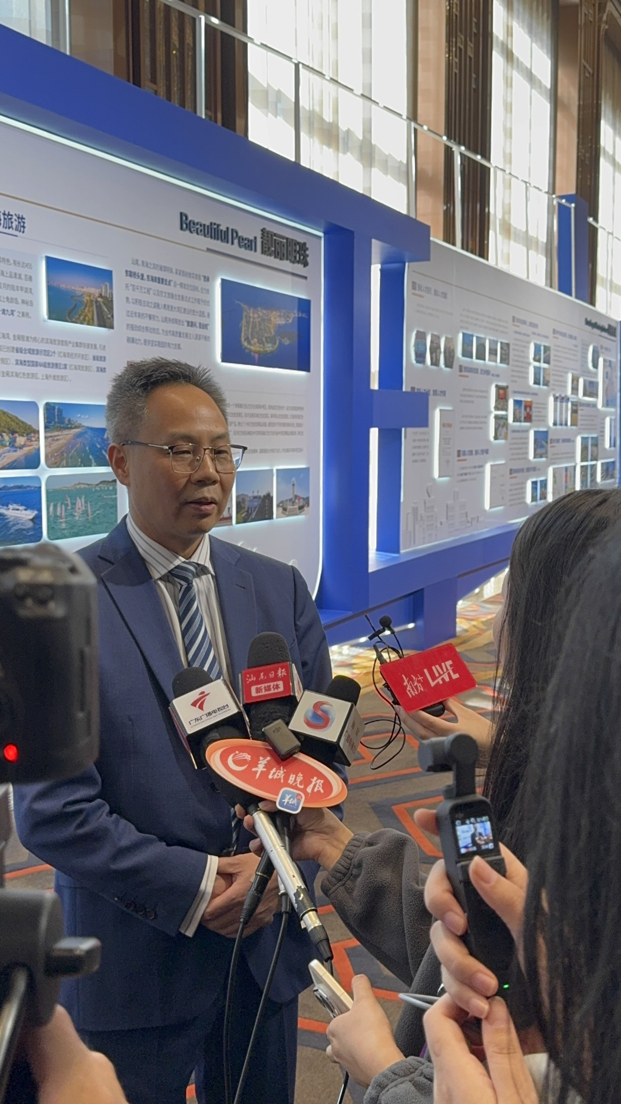 贡河国酒叶志聪应邀出席第四届汕尾发展大会,共绘区域经济新蓝图