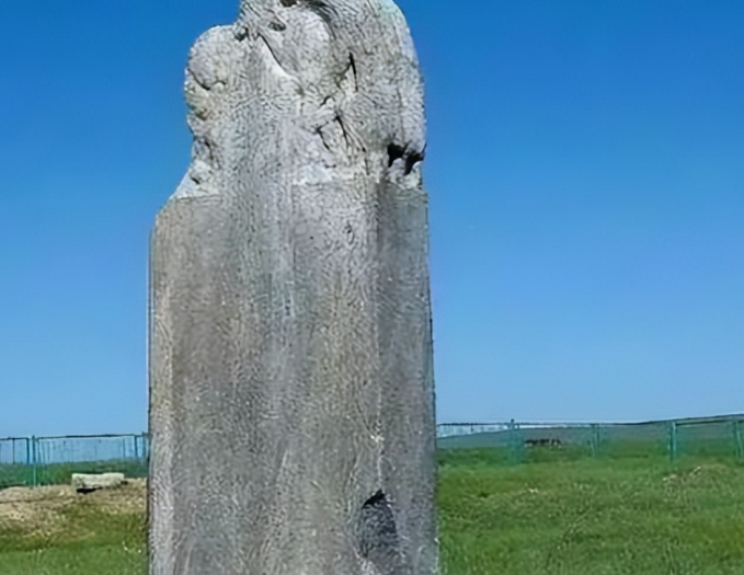 俄罗斯专家在库页岛挖出一块石碑,中国专家看后:丢尽了脸