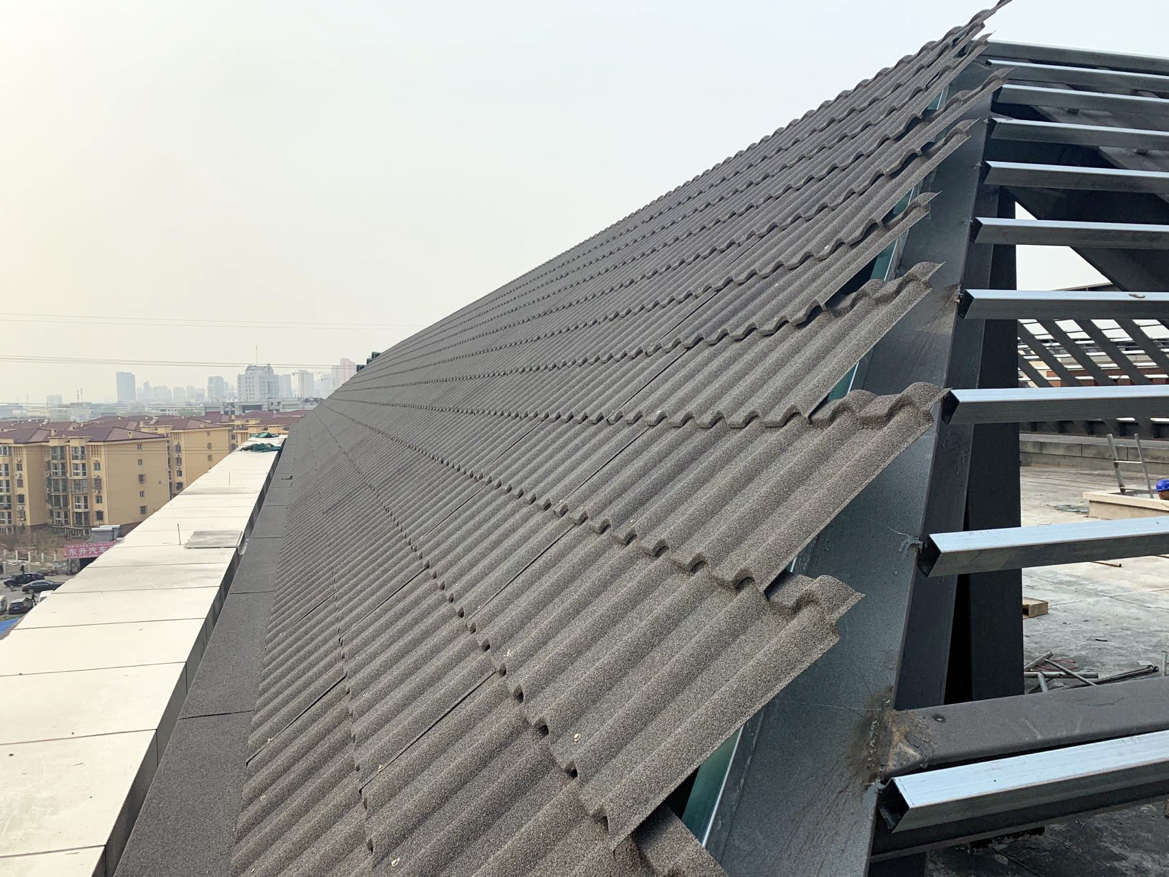 彩石金属瓦坡屋顶防水艺术:综合策略打造完美防护