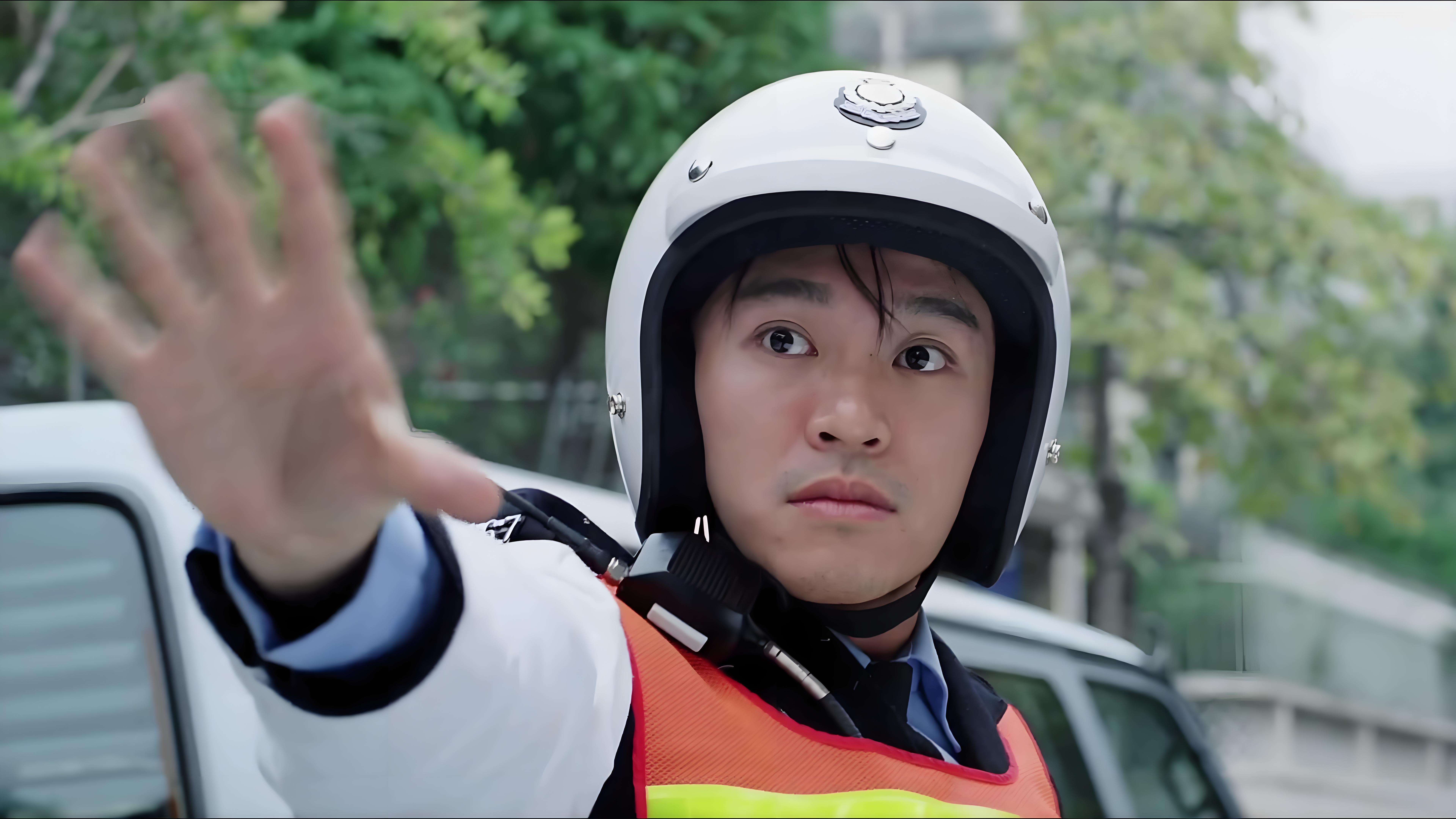 周星驰是华语电影界喜剧巨星,其电影融合创意,幽默与深度