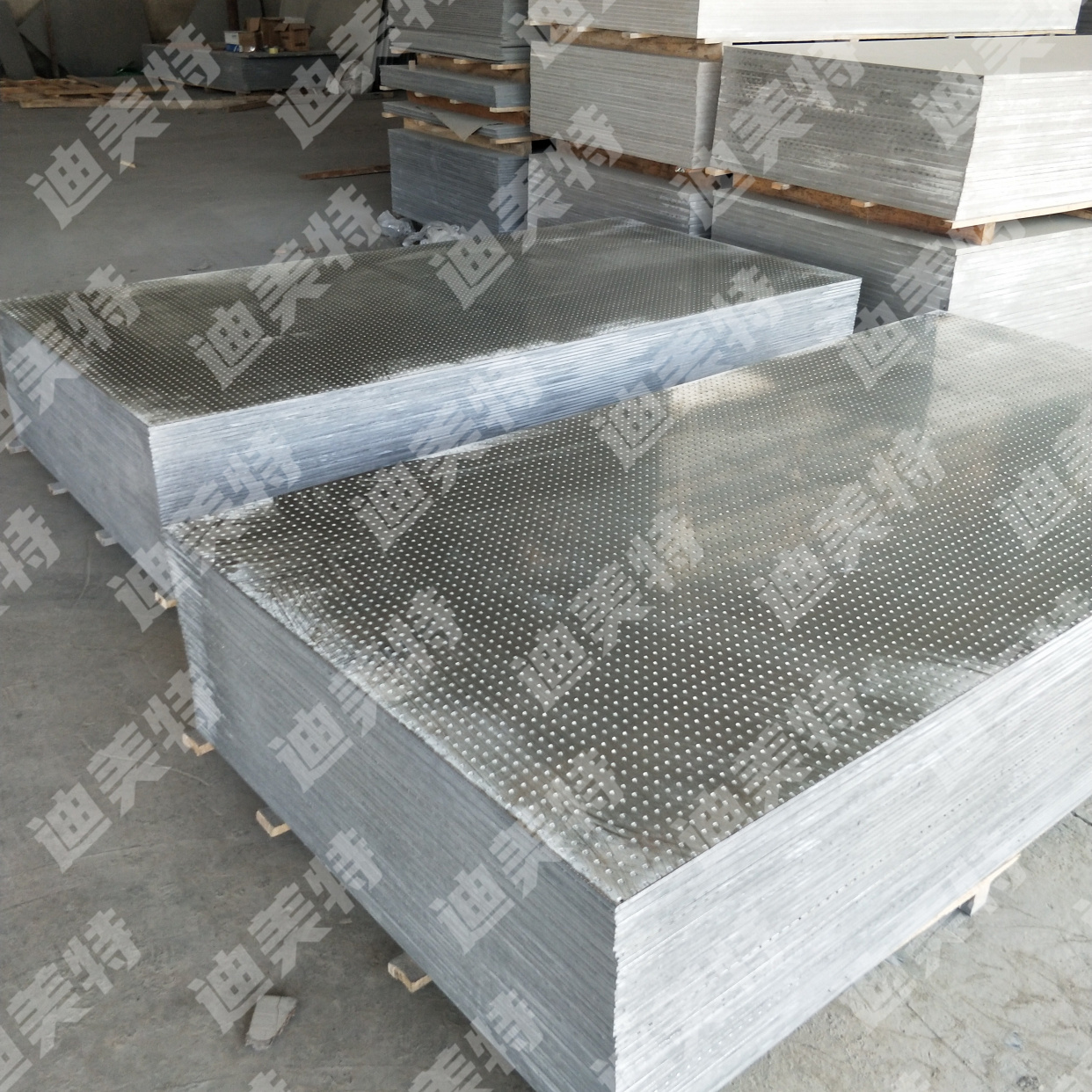 纤维增强水泥板的导热系数是多少?