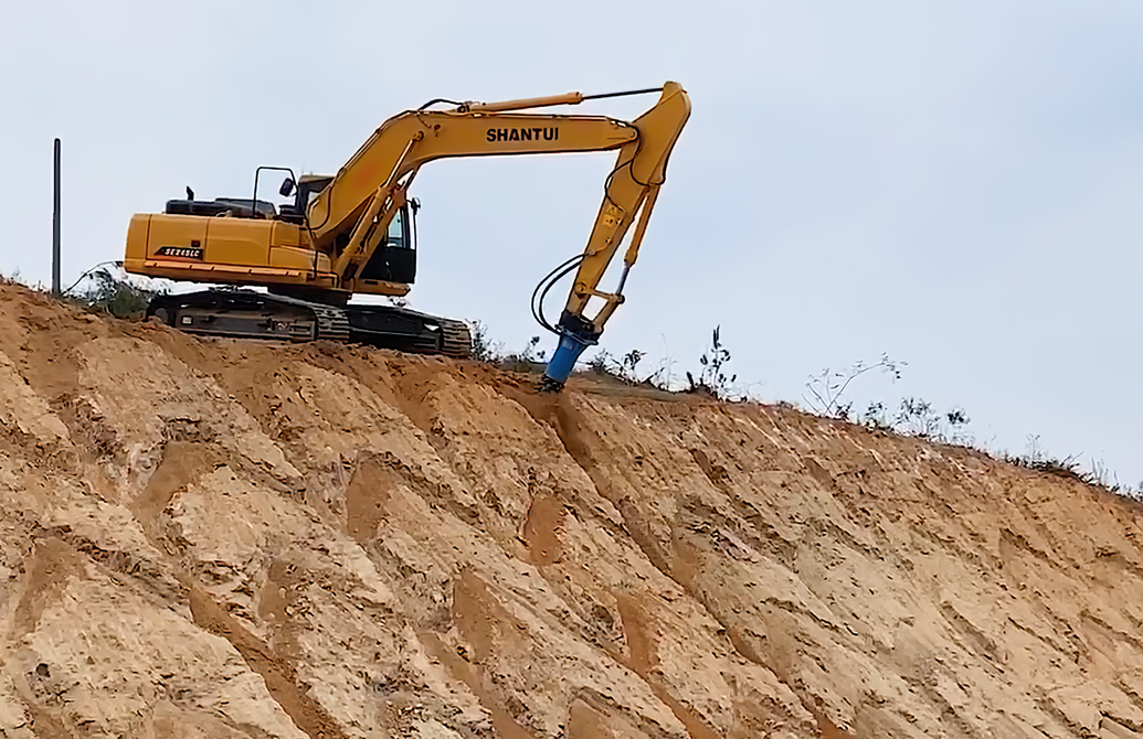 边坡开槽,纵向铣挖机的优势无可比拟