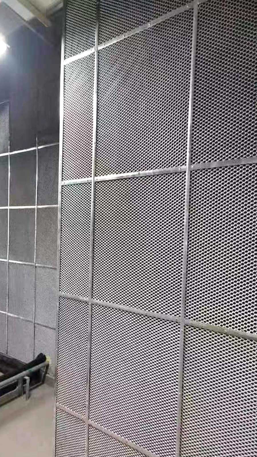 玻璃棉毡铝板网吸声墙面如何施工