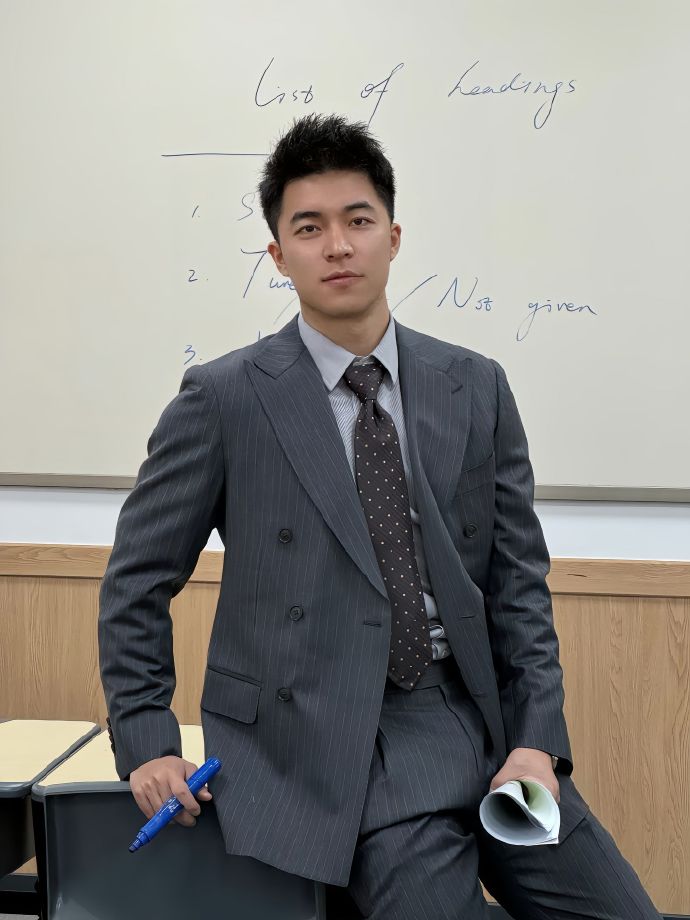 网恋对象是话痨,和我一起吐槽冰山教授的时候,我以为他是个可爱活泼的