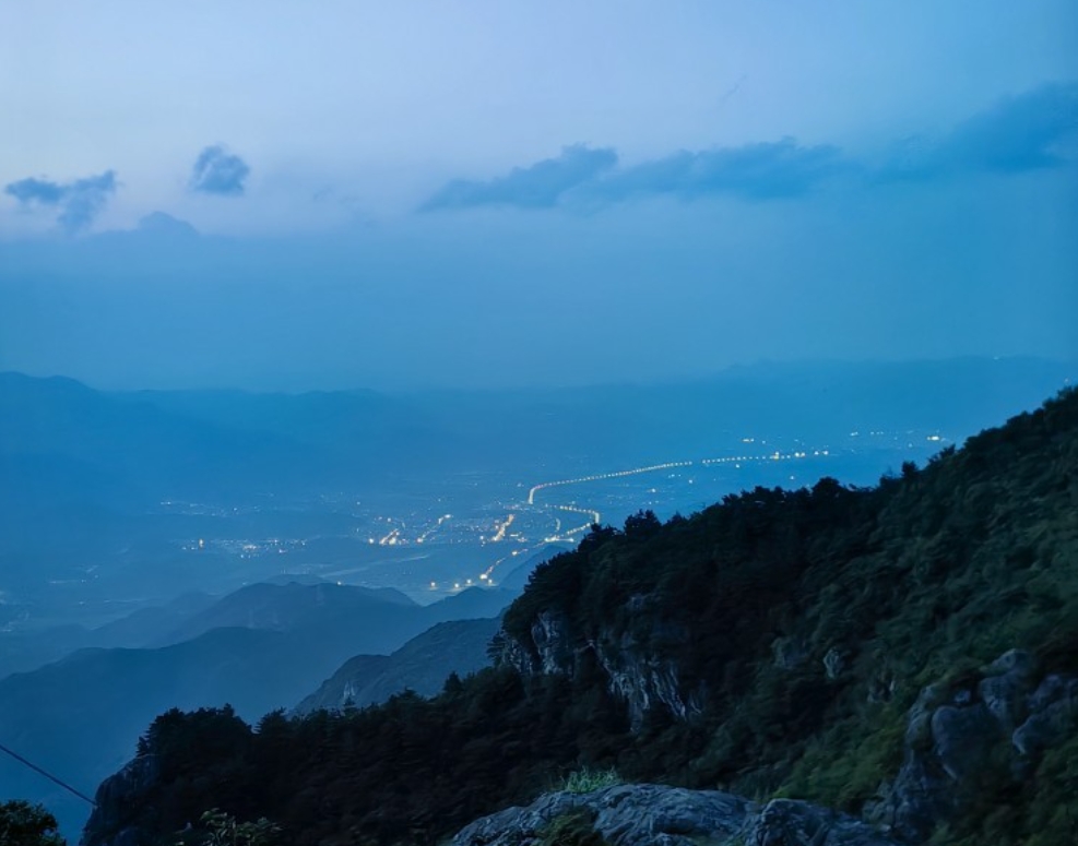 括苍山多高图片